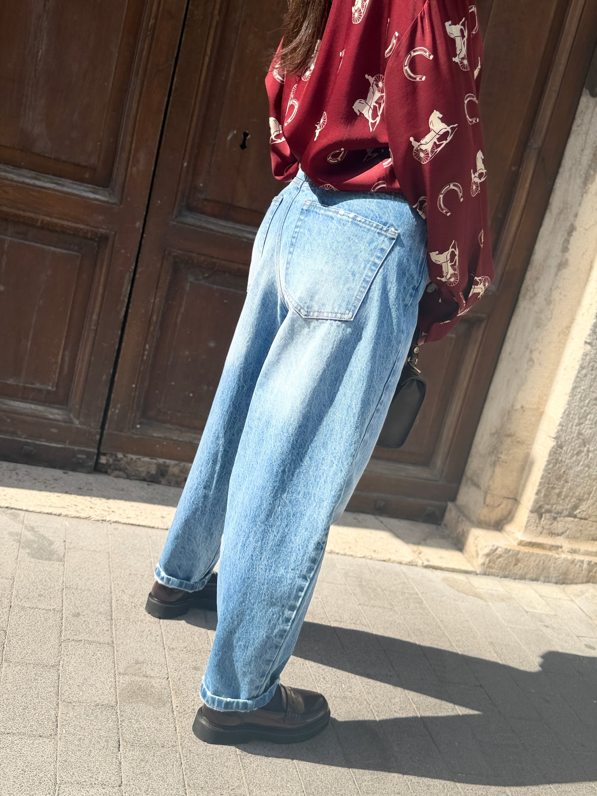 Tensione in Jeans Barrel con cinta