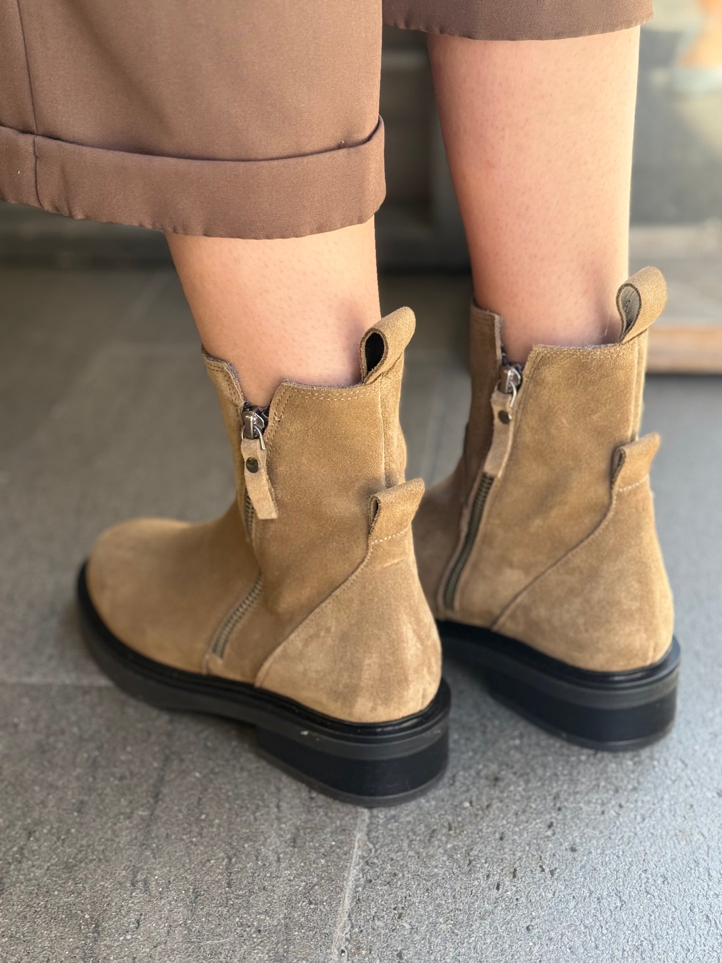 Stivaletto scamosciato doppia zip TAUPEpa