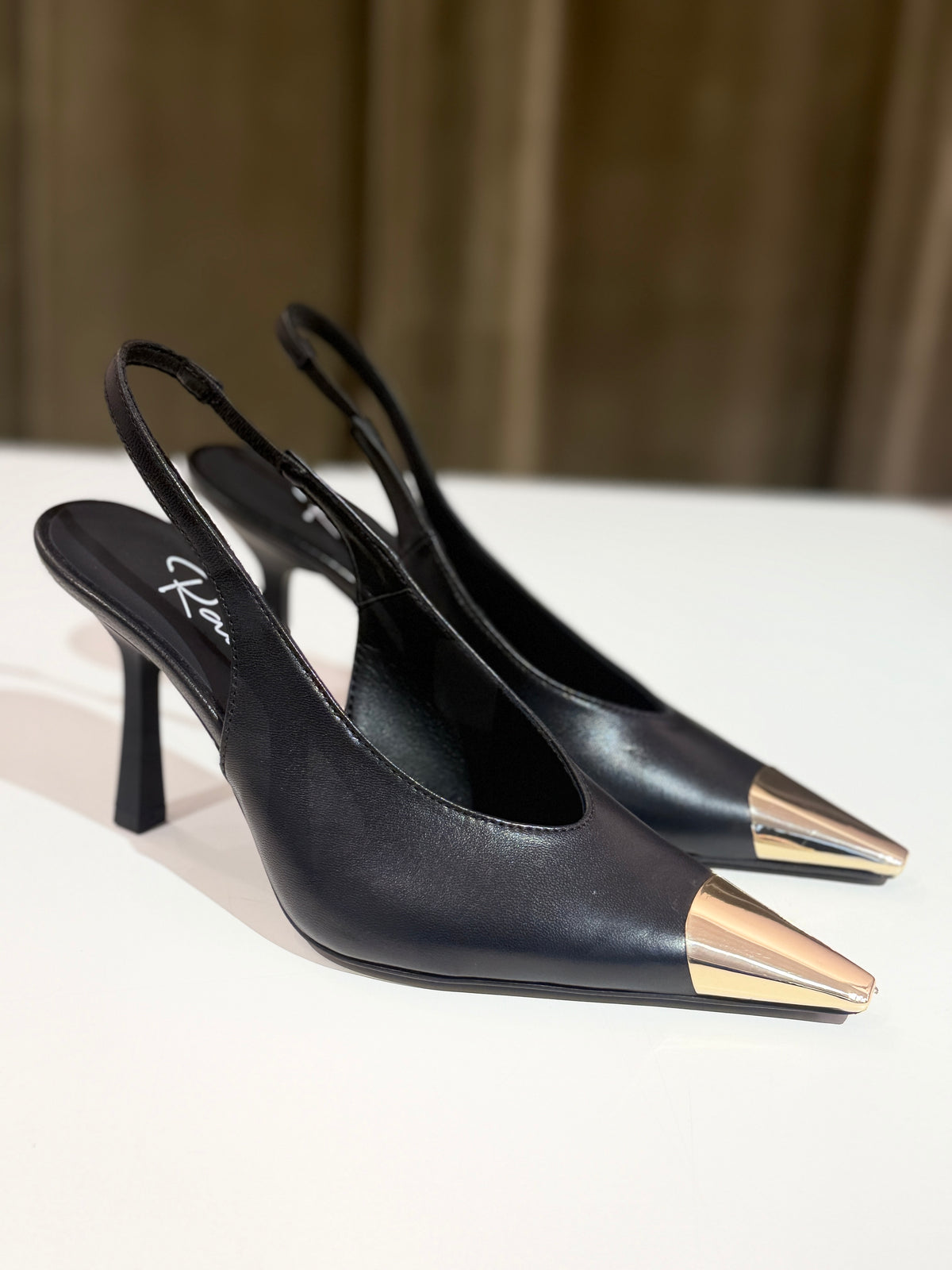 Slingback in pelle NERA con puntale ORO