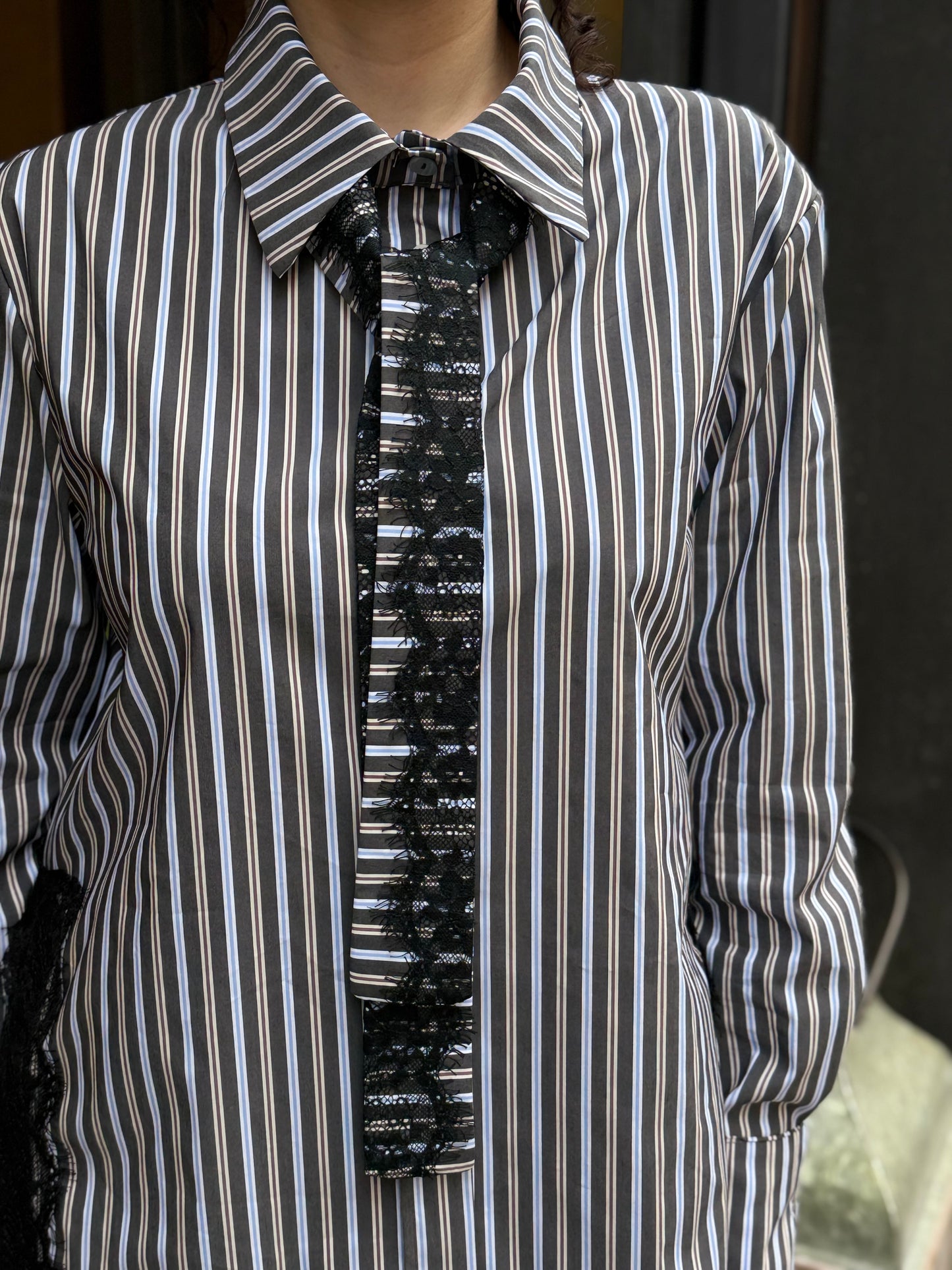 Camicia a righe con pizzo