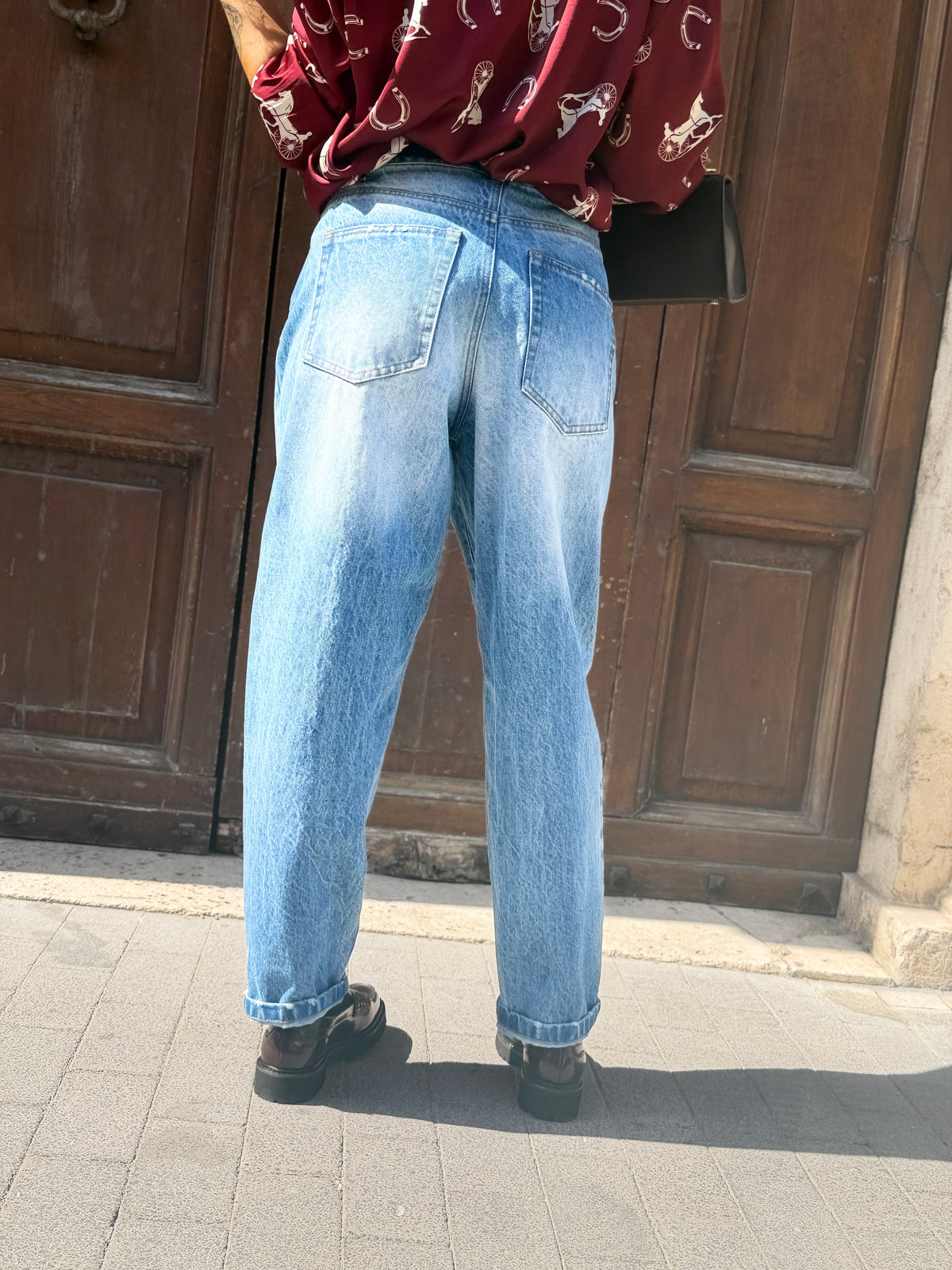 Tensione in Jeans Barrel con cinta