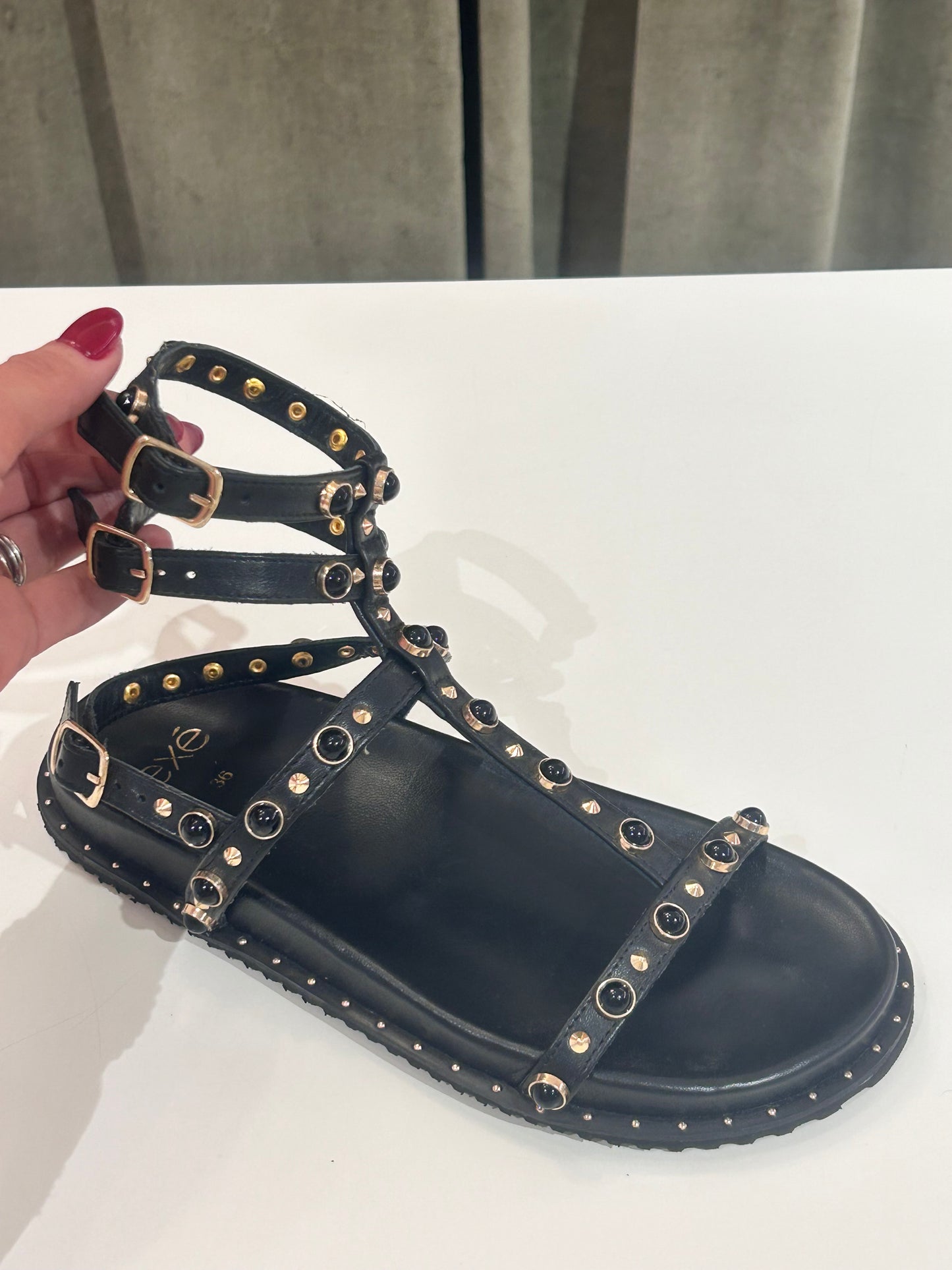 Exè Sandalo con borchie NERO