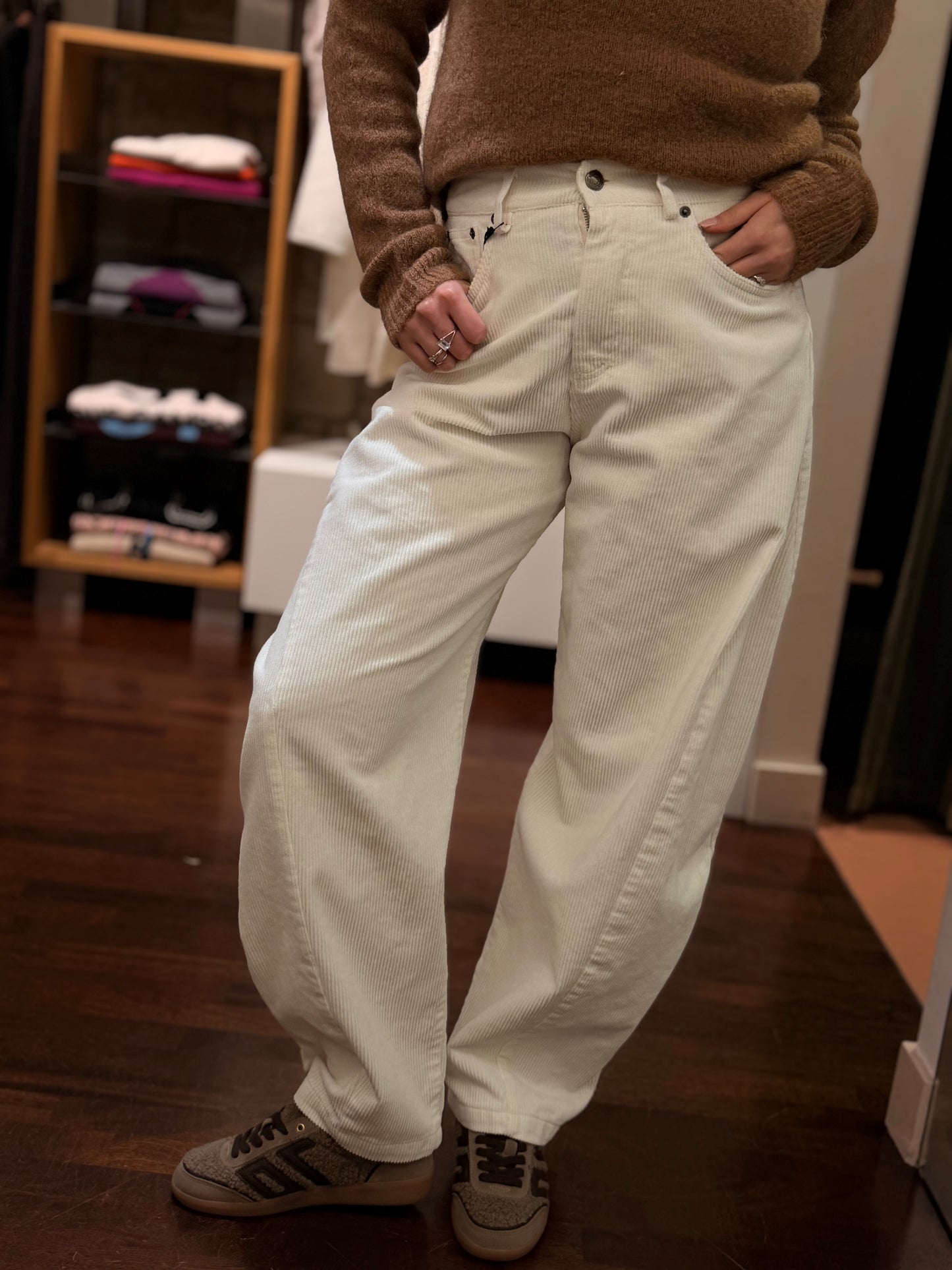 Tensione In Pantalone barrel velluto coste BURRO