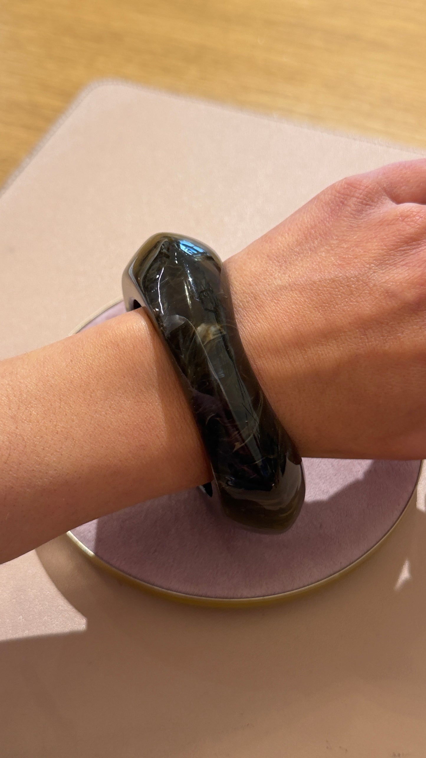 Bracciale rigido in resina bombato Moro