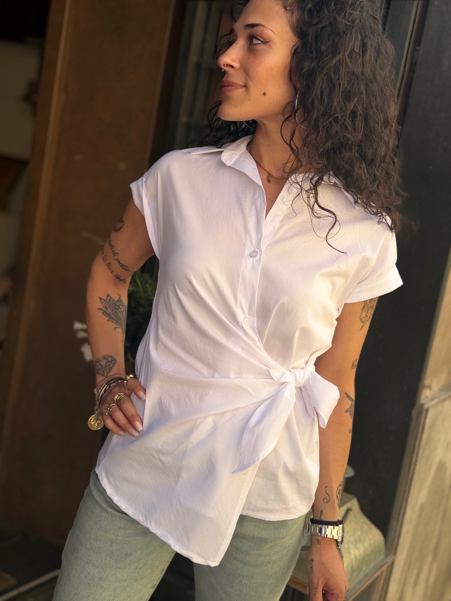 Camicia con nodo (disponibile in più colori)