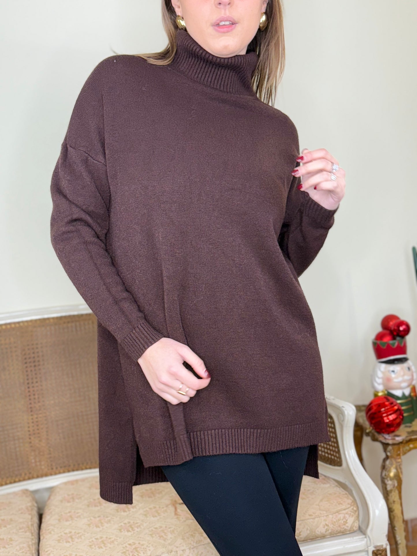 Maxi maglia collo alto CIOCCOLATO