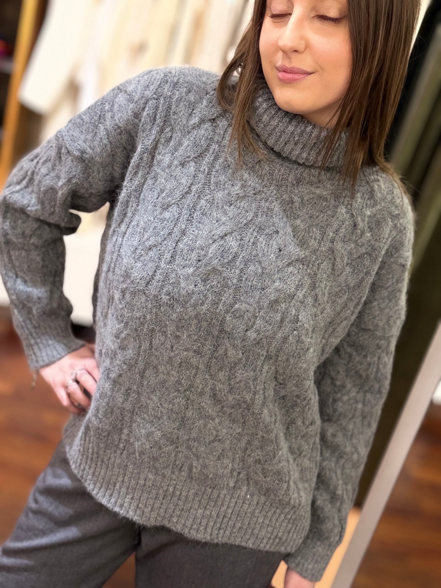 Tensione In Maglia collo alto con trecce in alpaca GRIGIO