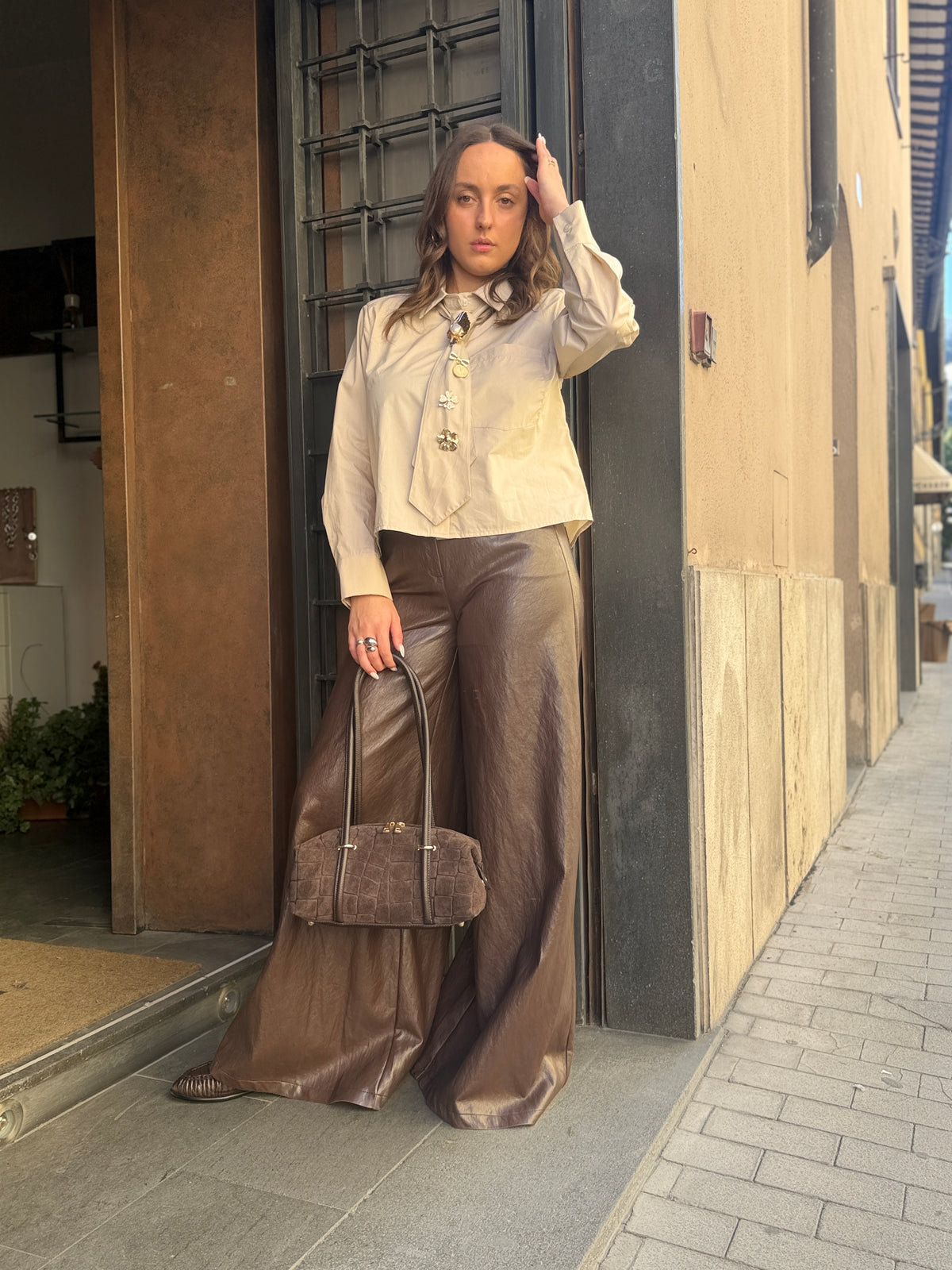 Haveone Camicia cravatta e spille