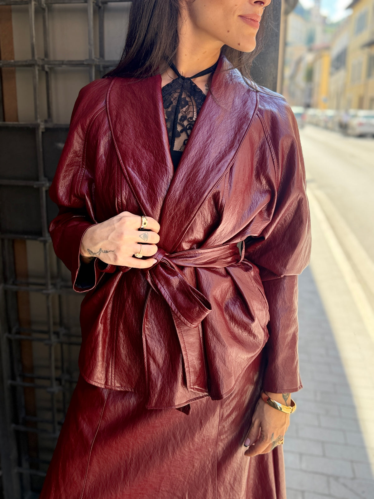 Giacca/giubbino con cinta in ecopelle BORDEAUX