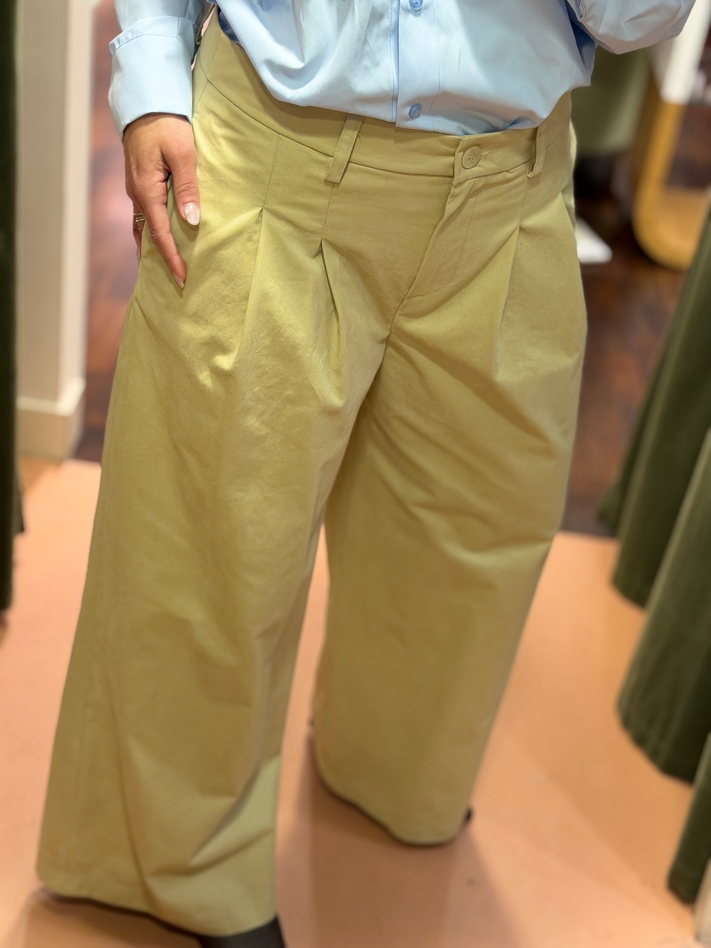 Tensione in Pantalone a palazzo con pinces Sabbia