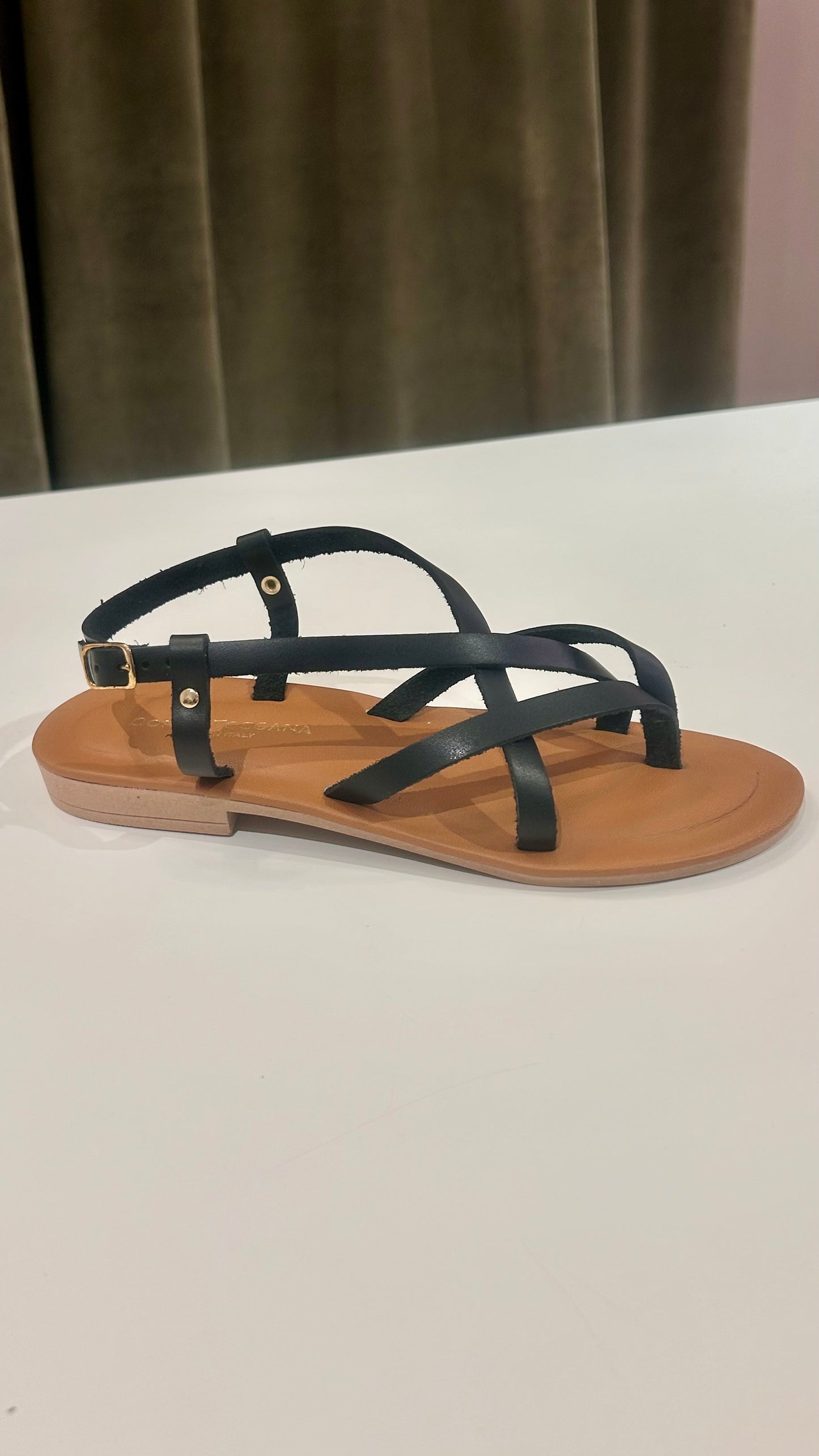 Infradito flat con incrocio NERO