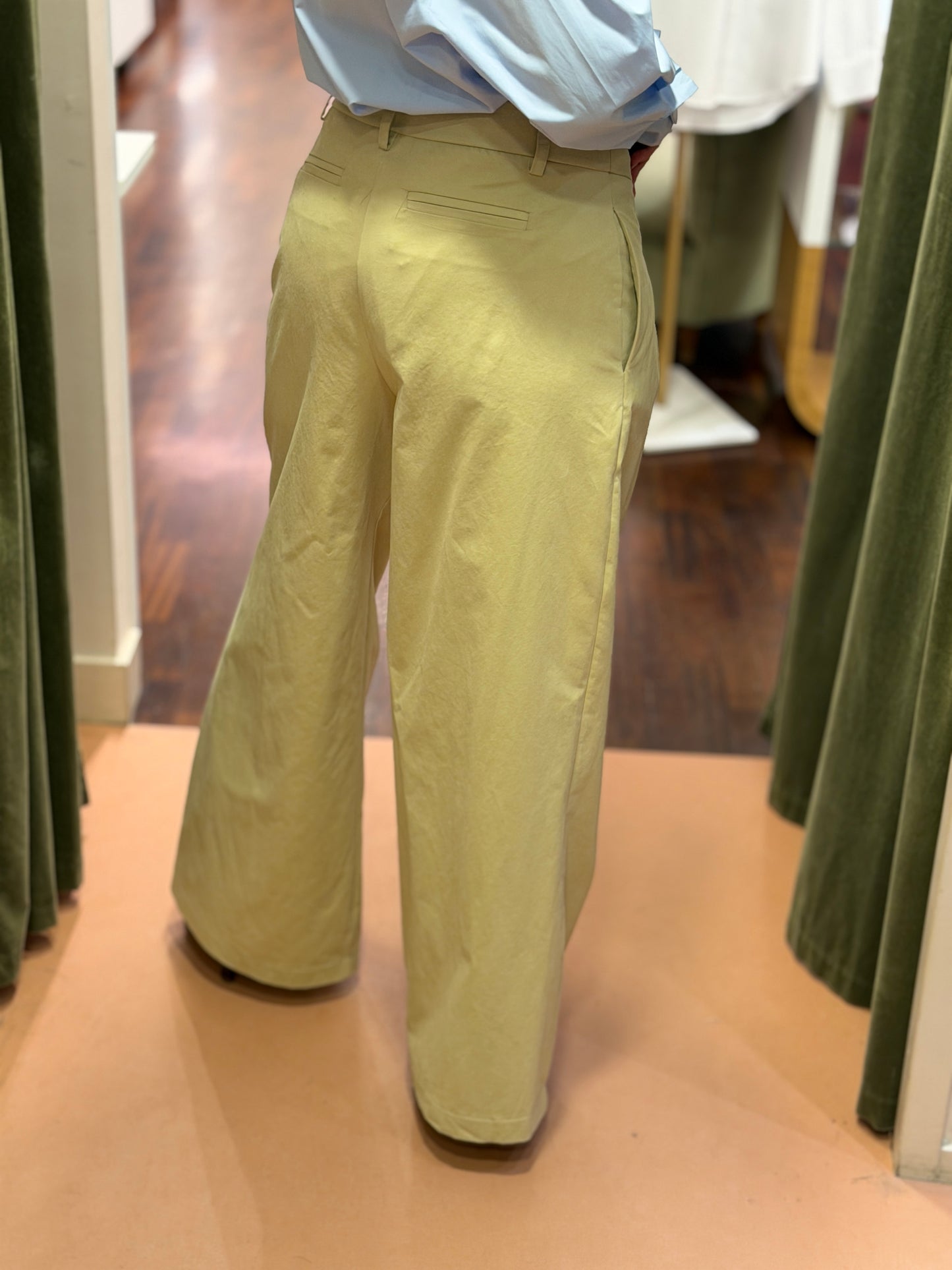 Tensione in Pantalone a palazzo con pinces Sabbia