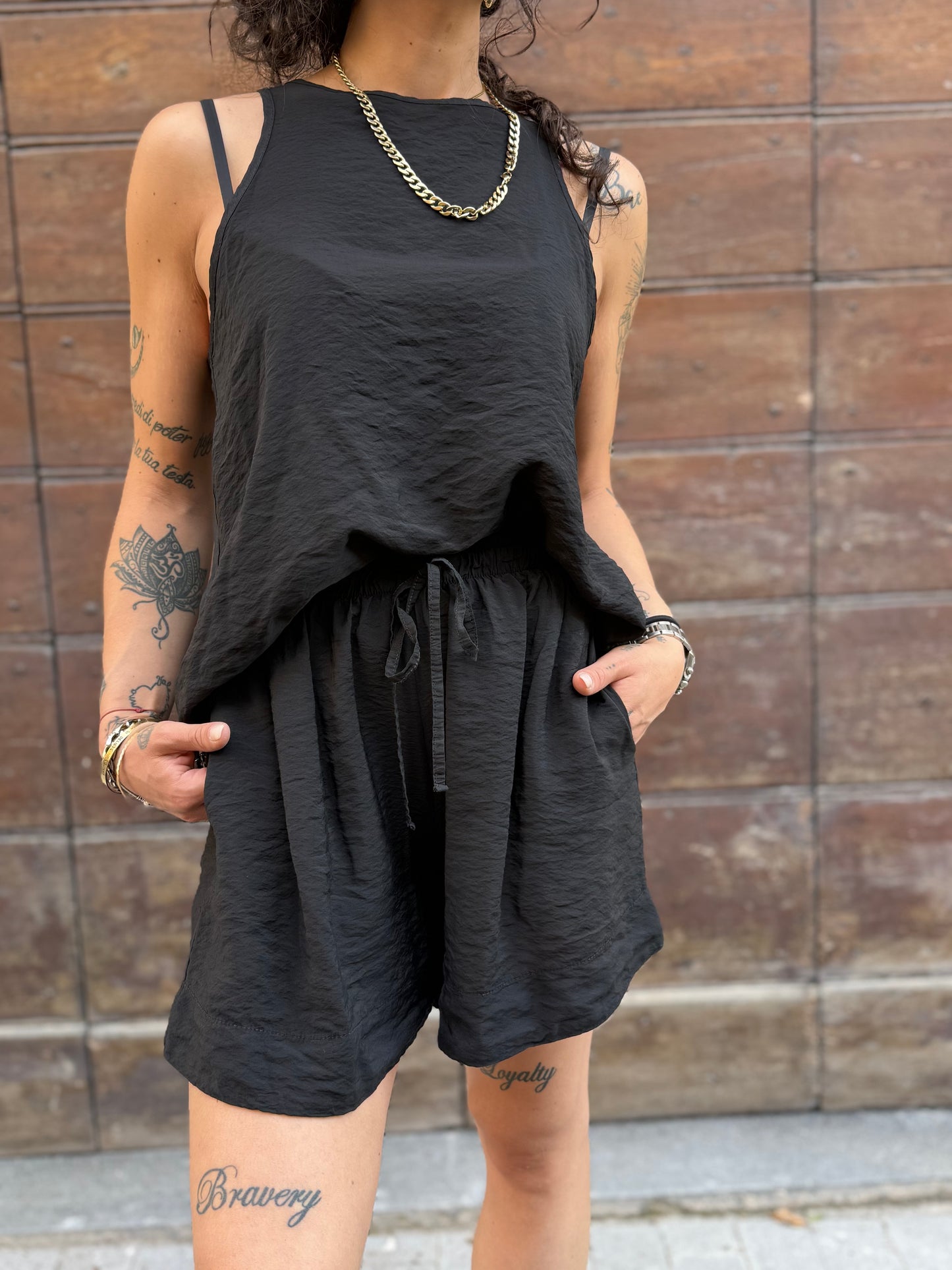 Tensione in shorts CRINKLE CHOCO -NERO E BURRO