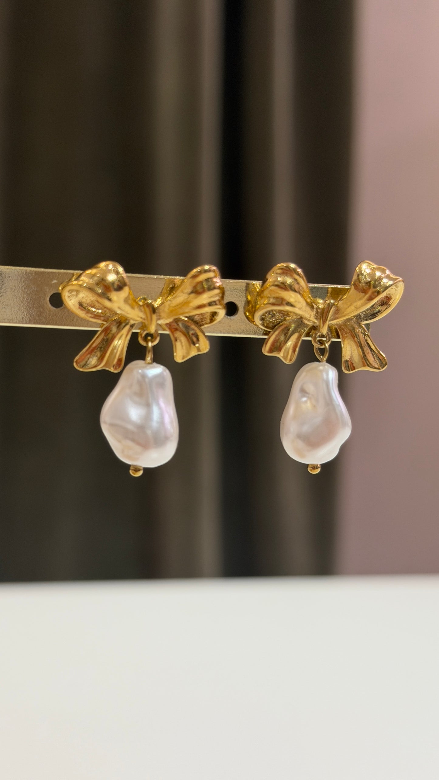 Orecchini fiocchi con perla pendente Oro