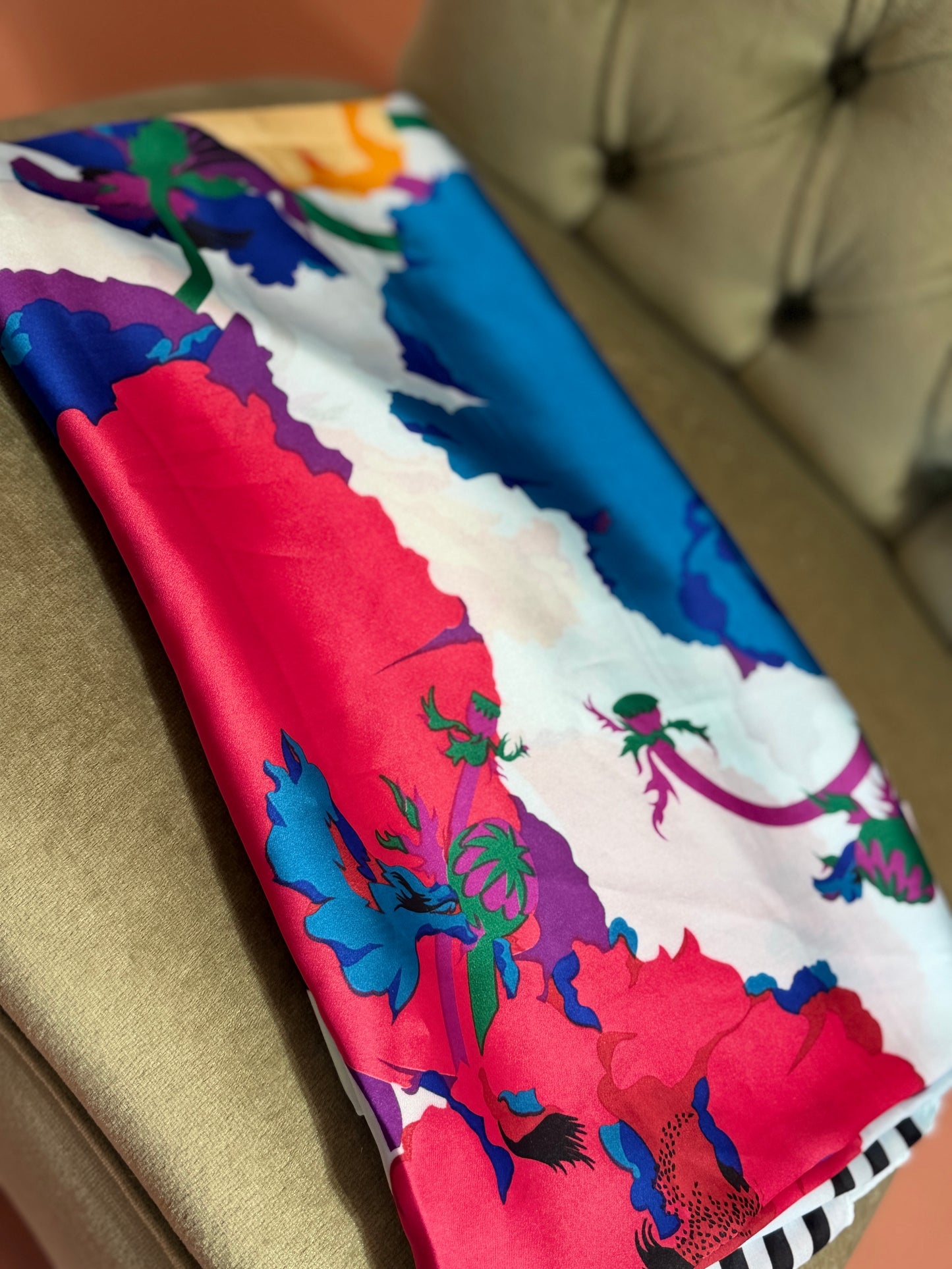 Stola con maxi fiori base CELESTE