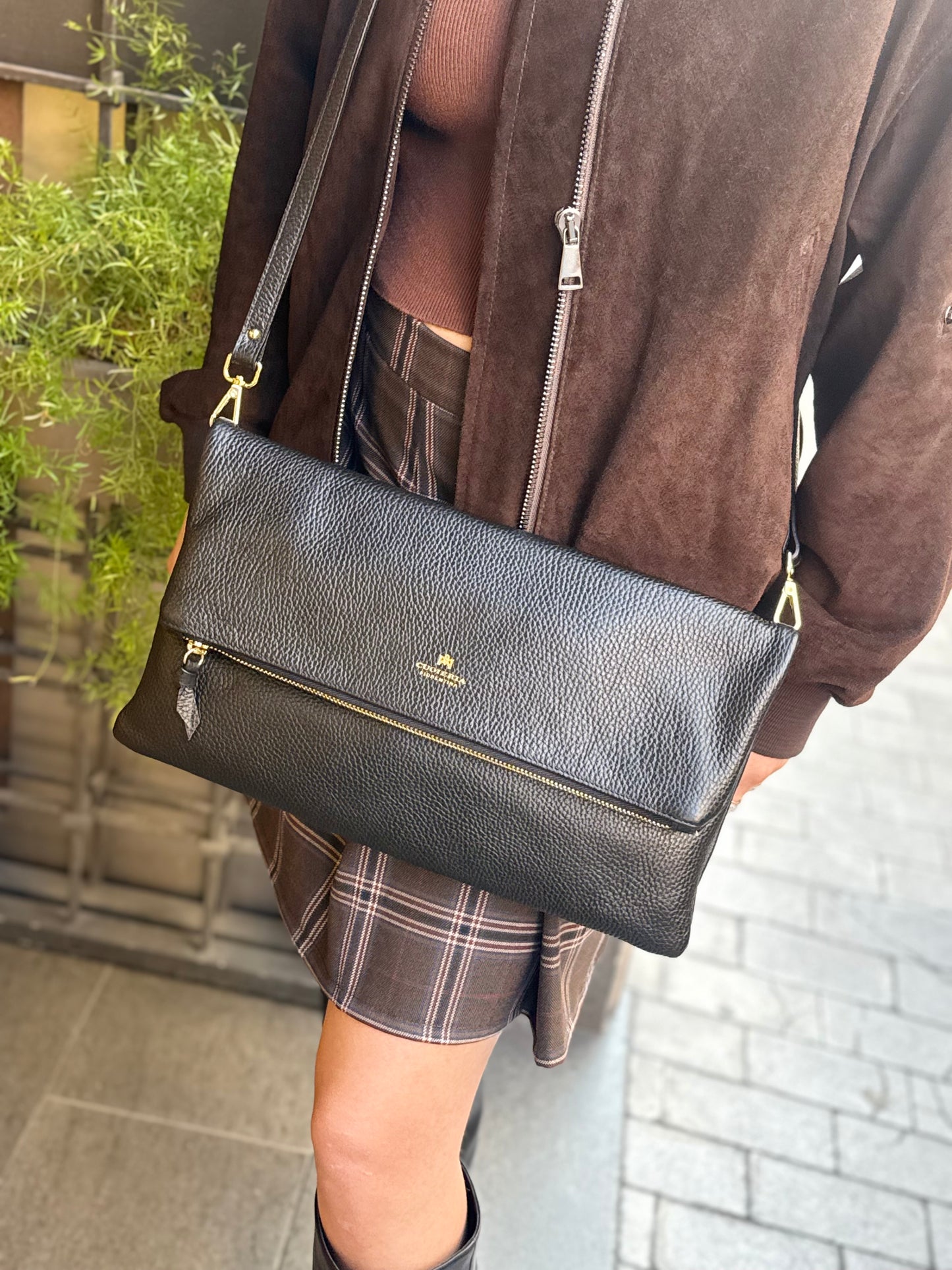 Cuoieria Fiorentina VELVET FLAP BAG XL nero