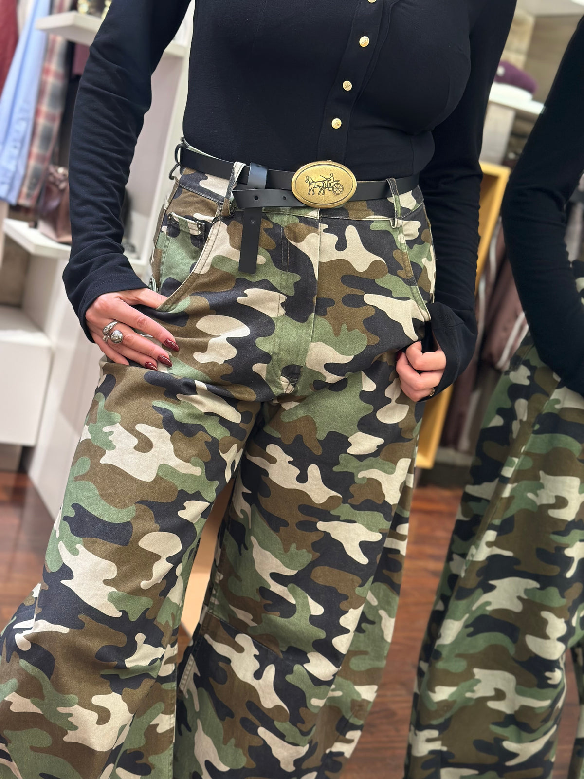 Tensione in pantalone camouflage cintura carrozza