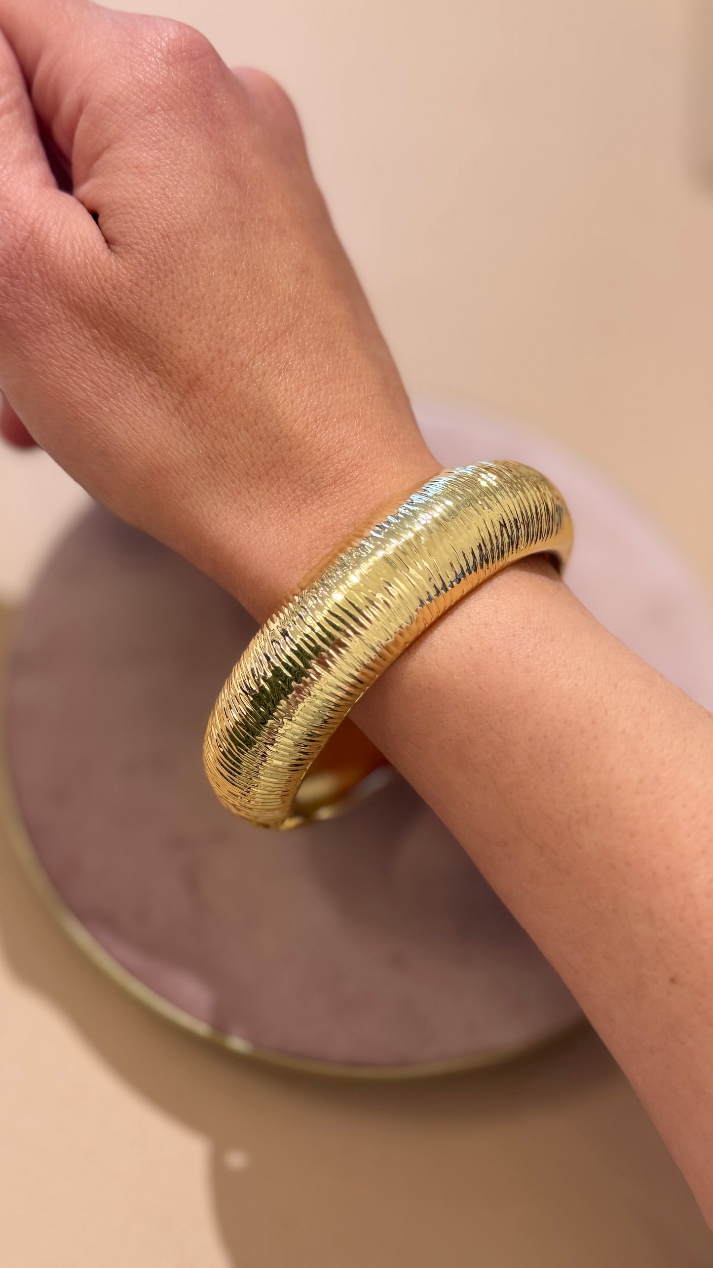 Bracciale zigrinato rigido Oro