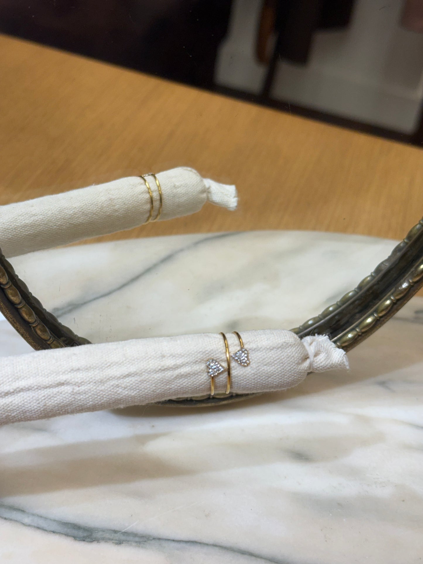 Anello a spirale con cuori strass ORO