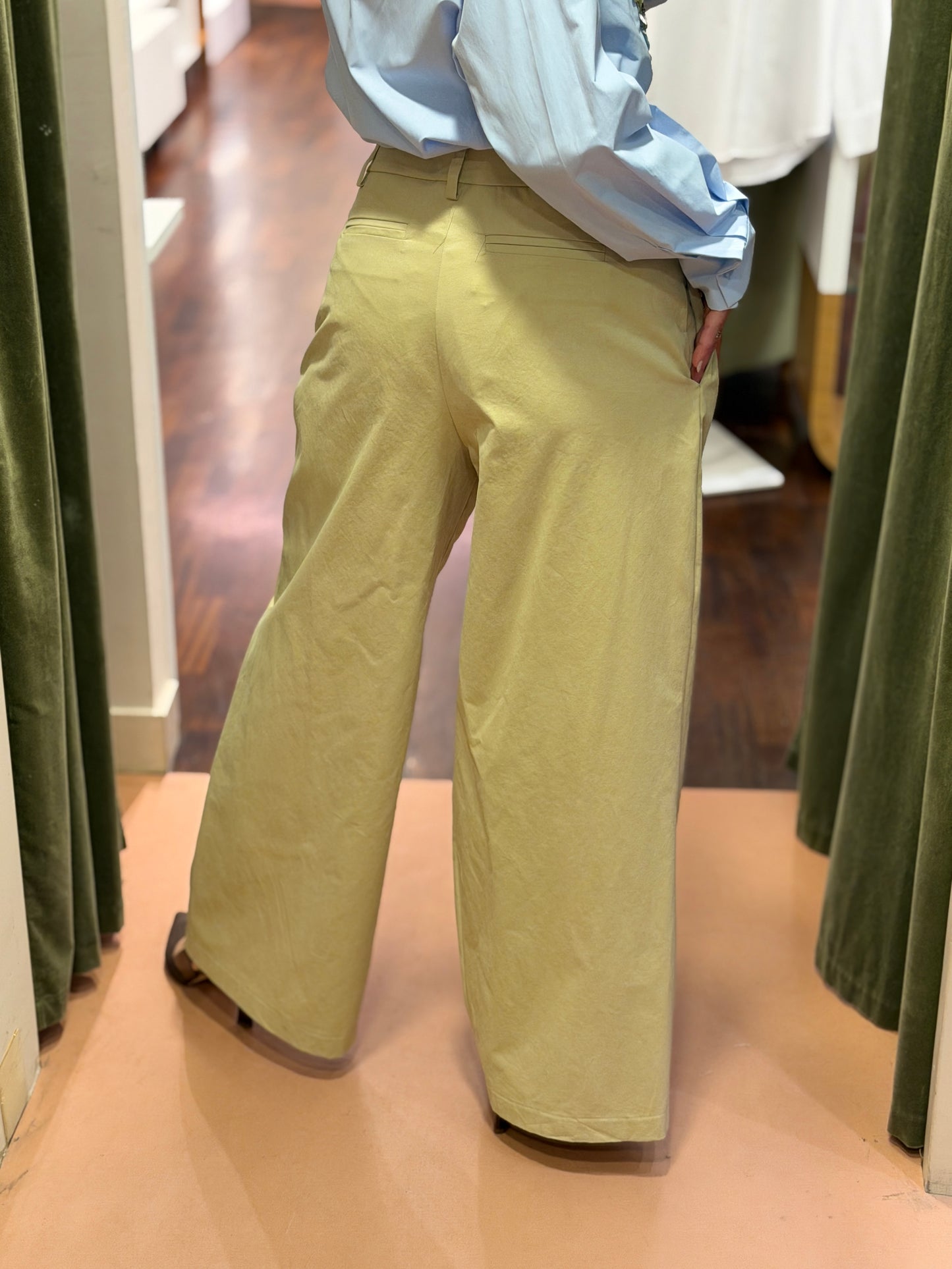 Tensione in Pantalone a palazzo con pinces Sabbia