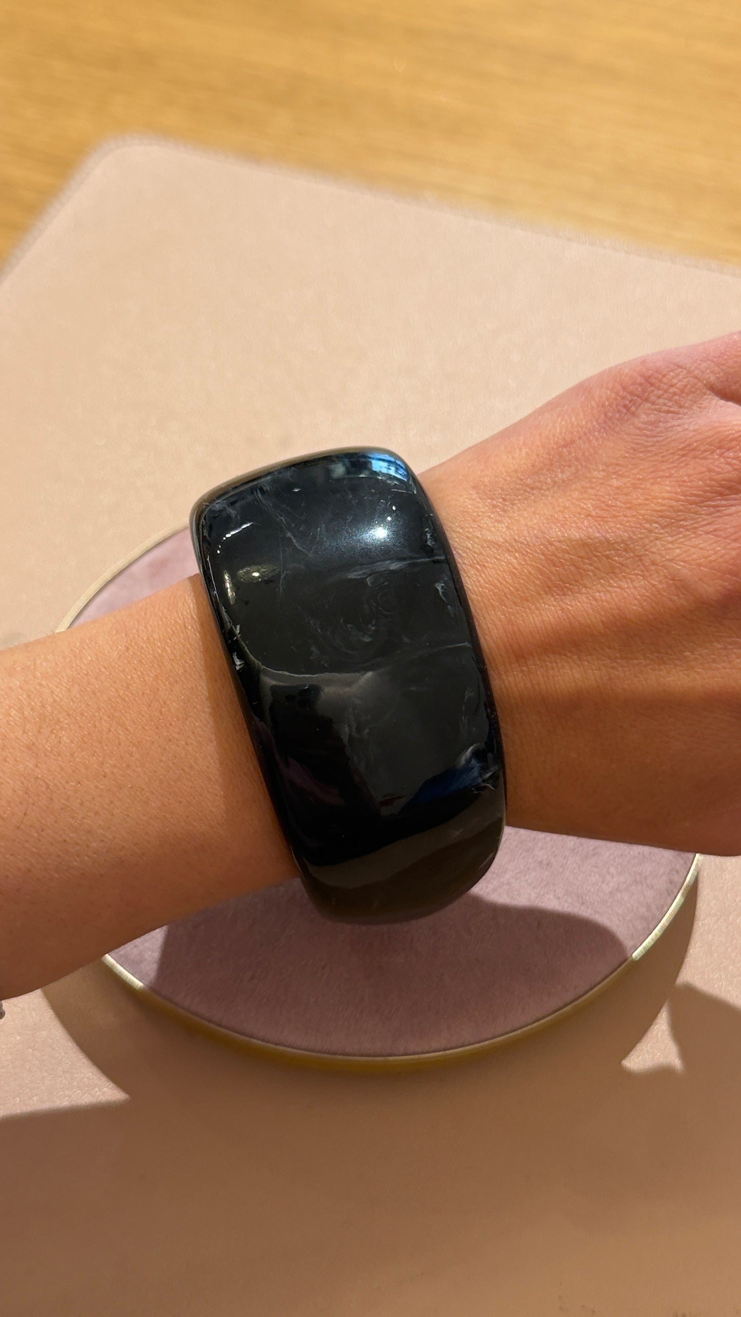 Bracciale rigido in resina Nero