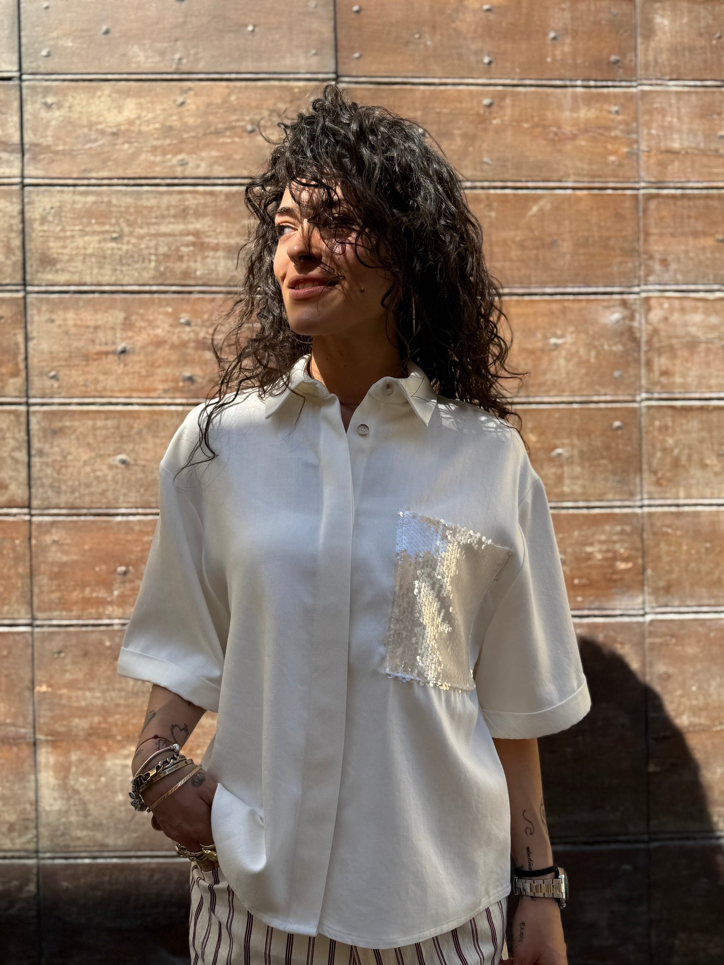 Tensione in camicia manica corta taschino paillettes Panna