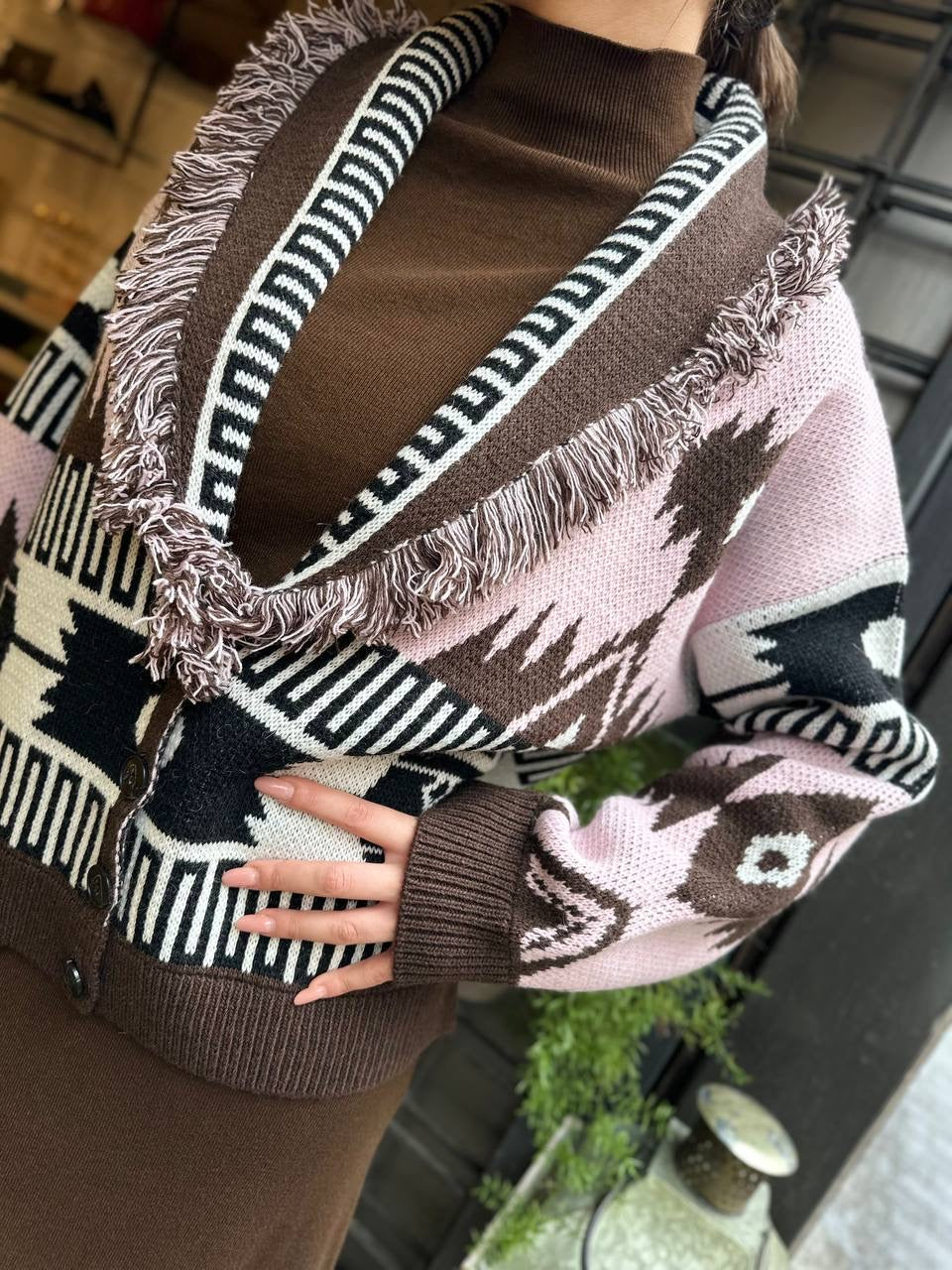 Tensione in Cardigan con bottoni e frange ANALUI CACAO/BORDEAUX