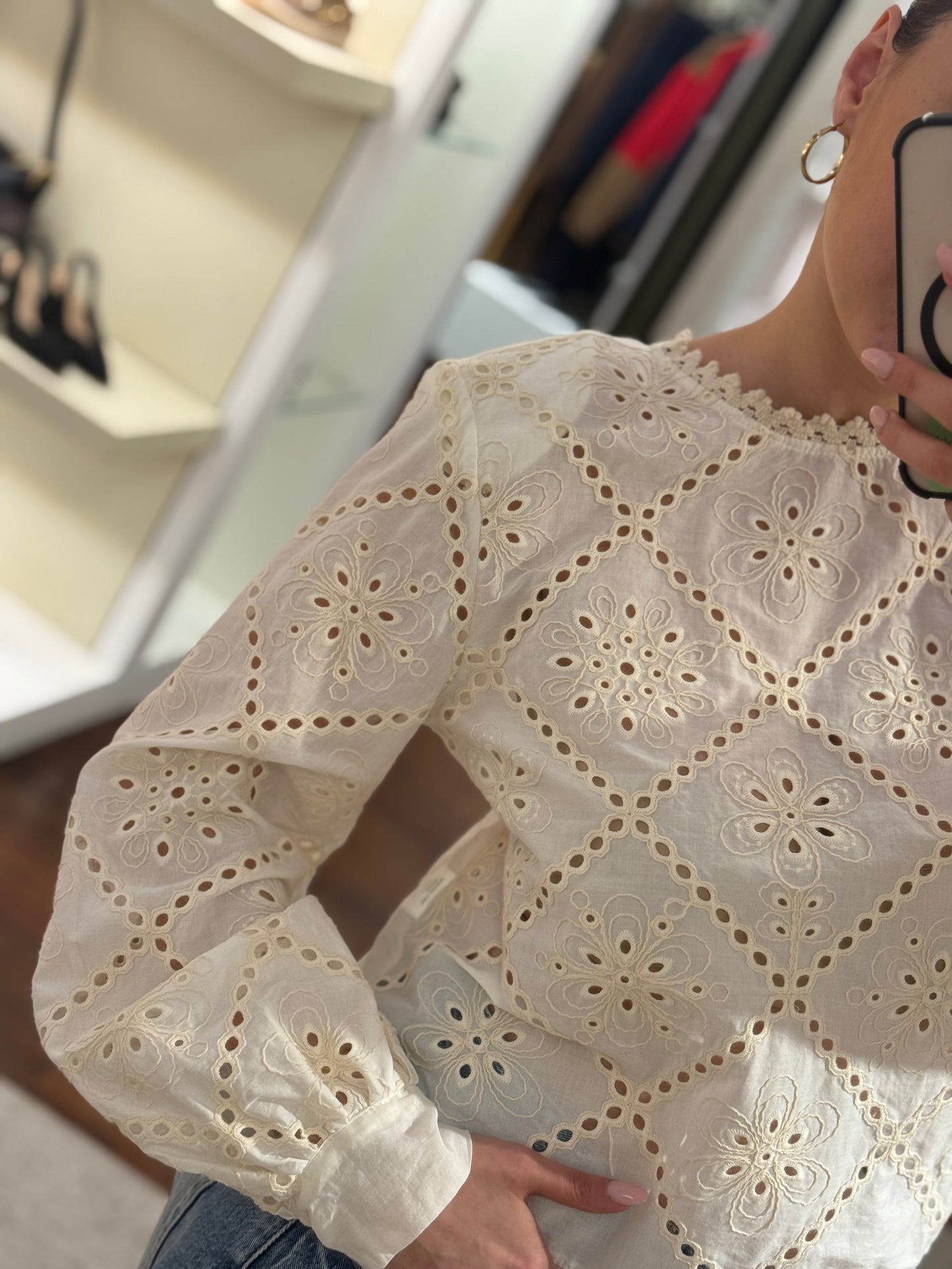 Tensione in Blusa traforata con ricami  Ecrù