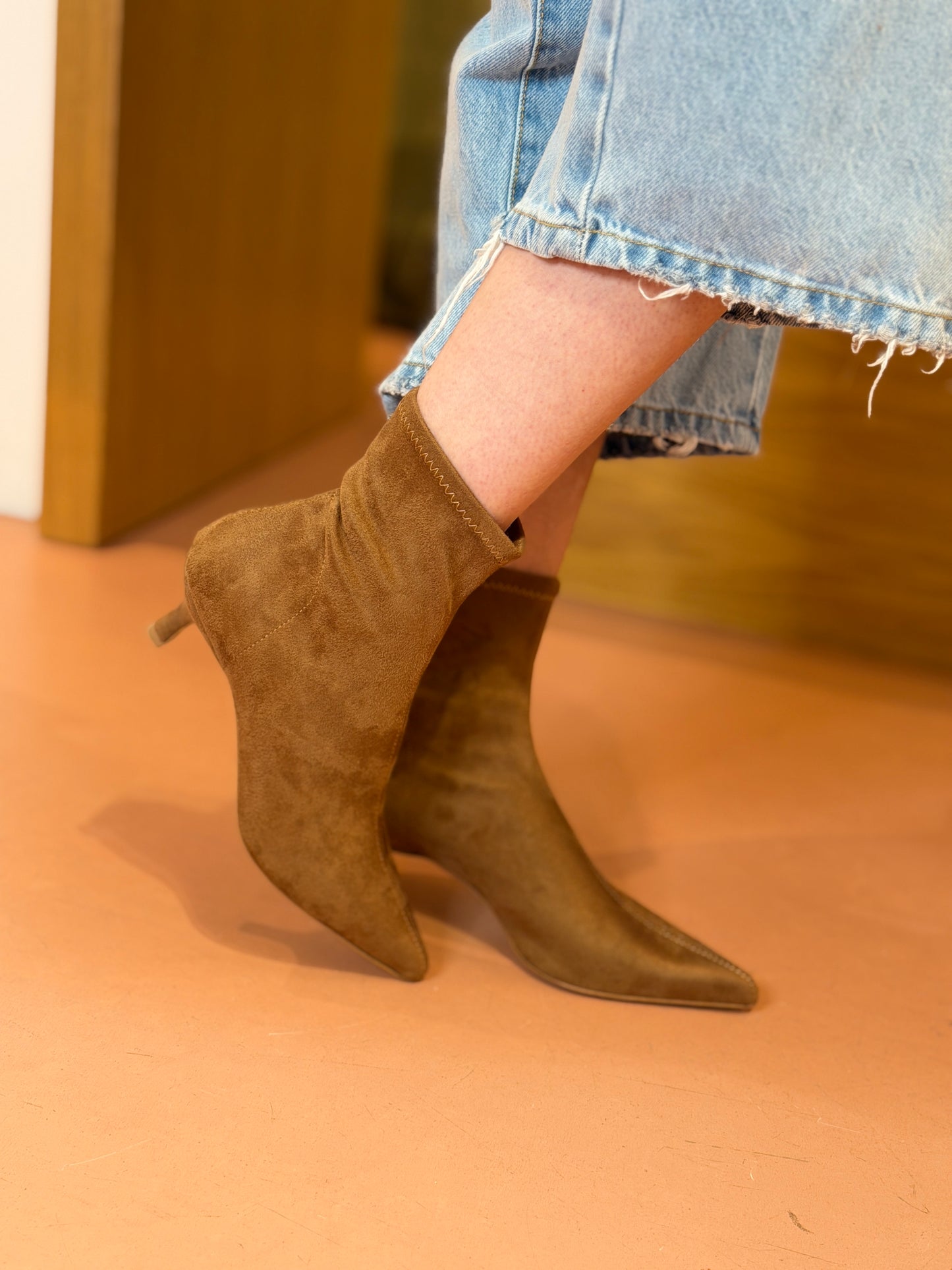 Ovyé Tronchetto Stretch in camoscio  CUOIO