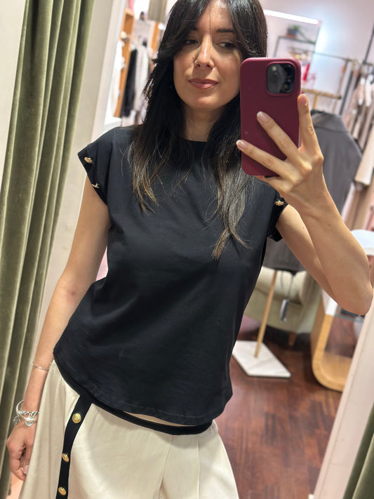 Tensione in T-shirt con bottoni Nera