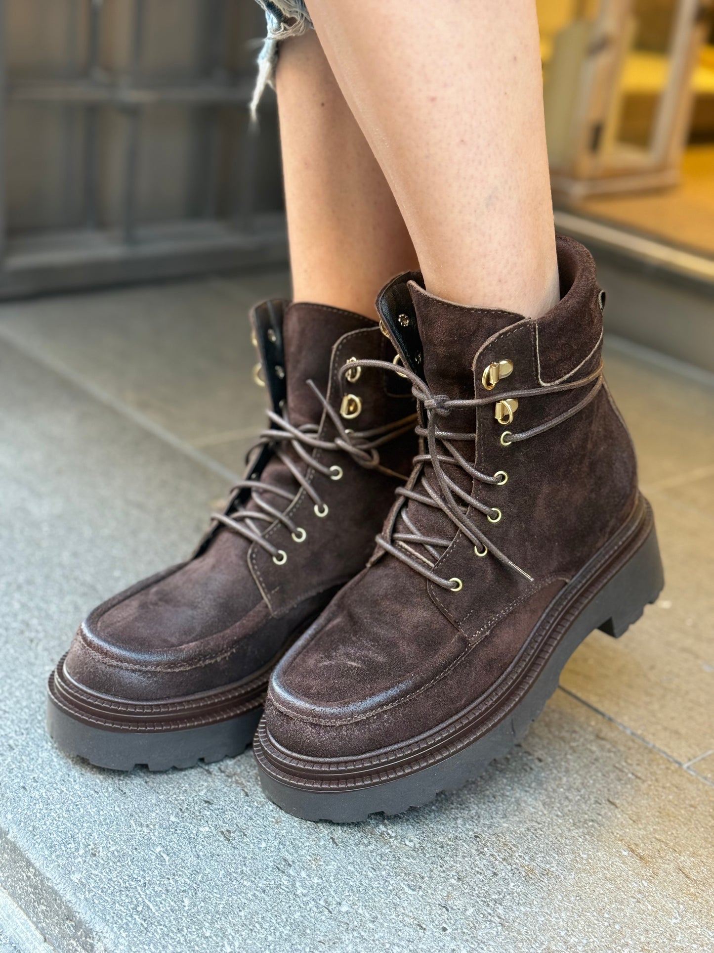 Anfibio in pelle scamosciata MORO