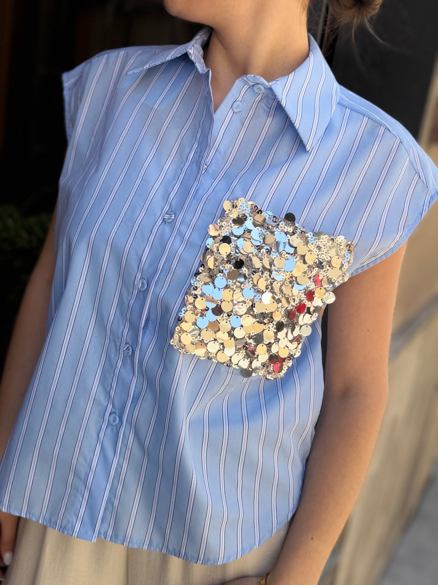 Tensione in camicia bacchettata con tasca  paillettes