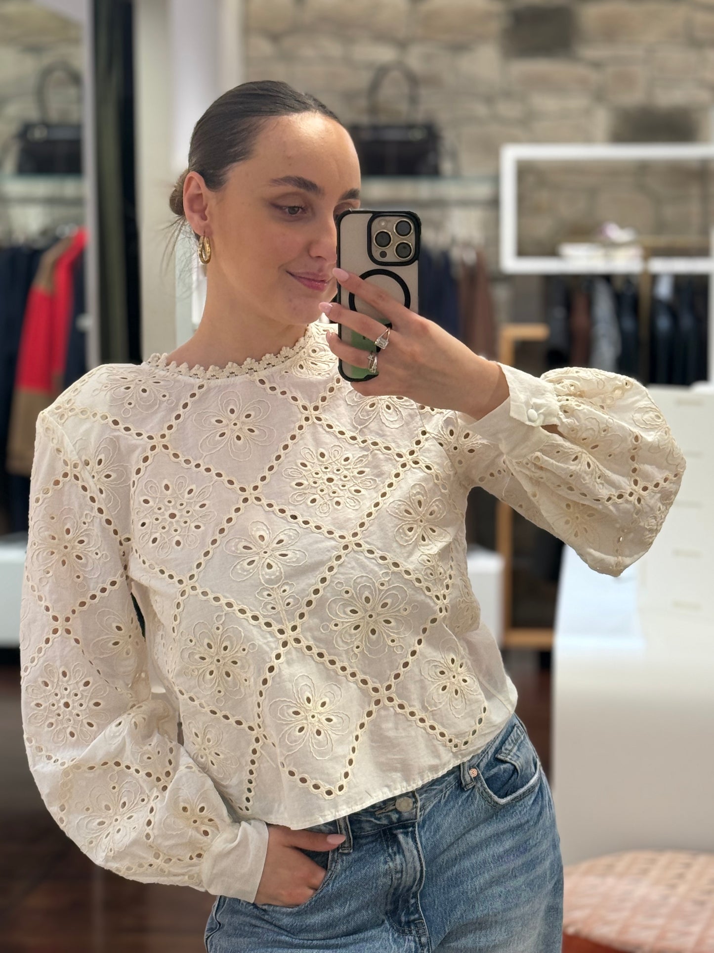 Tensione in Blusa traforata con ricami  Ecrù