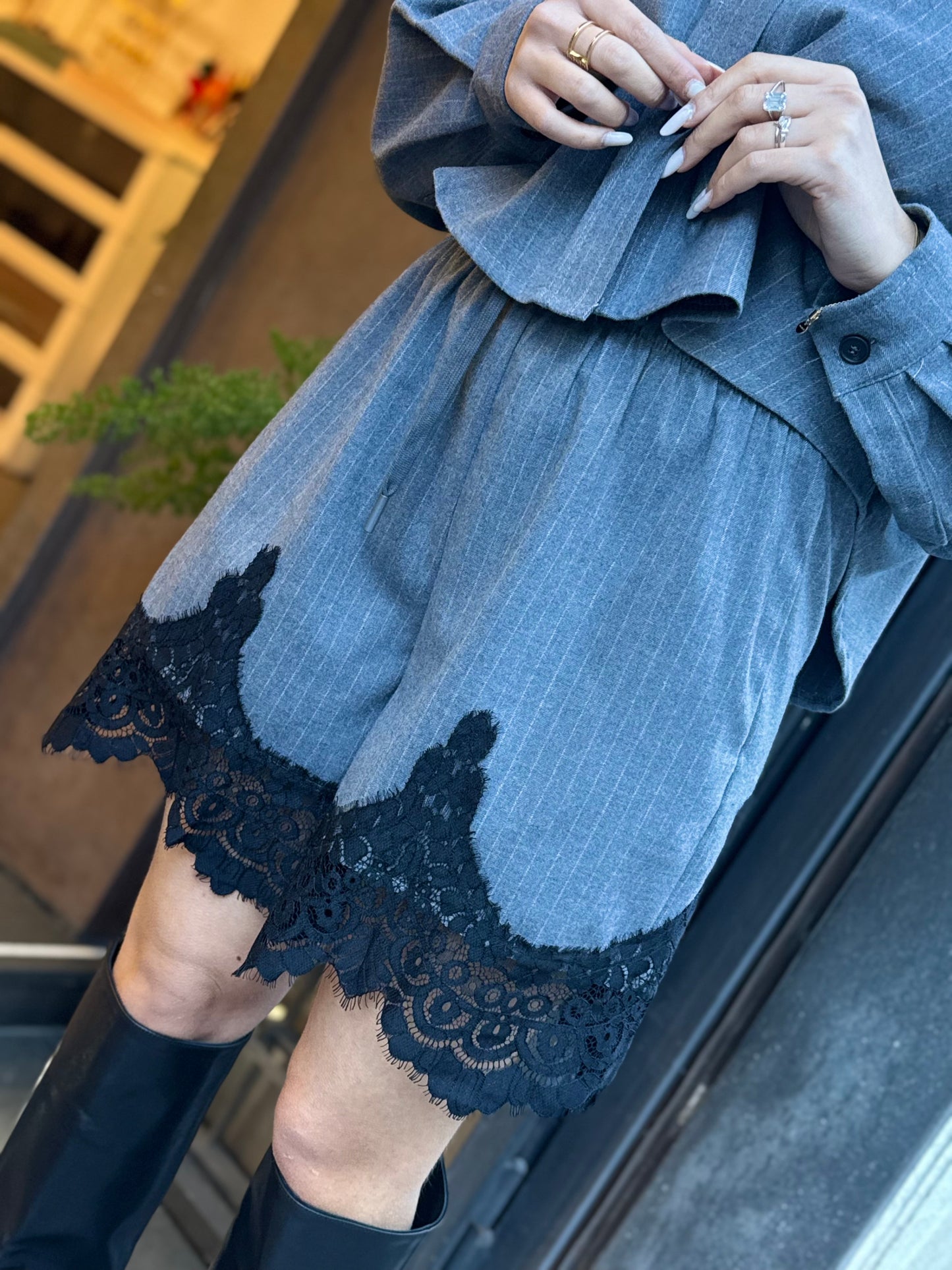 Tensione In Shorts gessato GRIGIO con pizzo