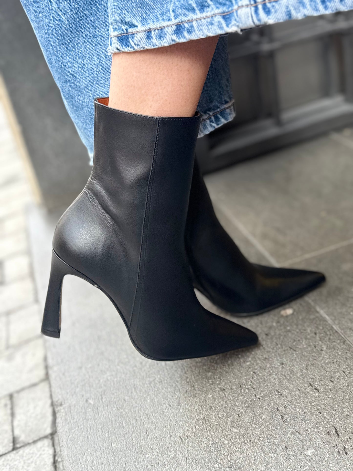 Angel Alarcon LAMIA Stivaletto in pelle con zip laterale NERO