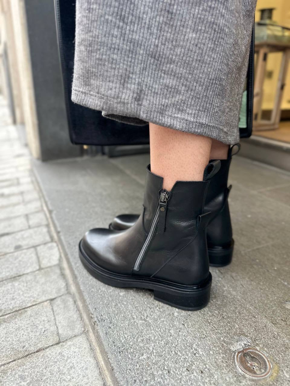 Stivaletto doppia zip in pelle NERO
