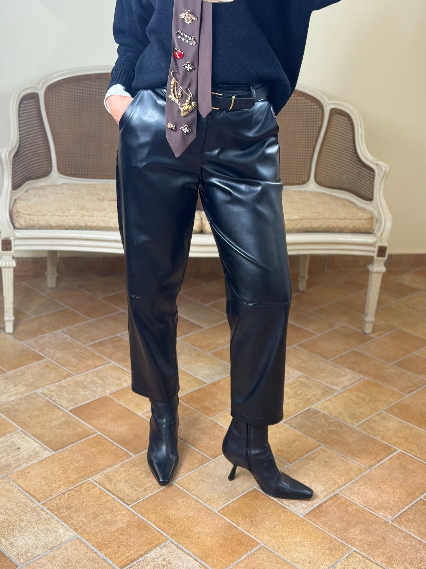 Tensione In Pantalone CARROT in ecopelle NERO