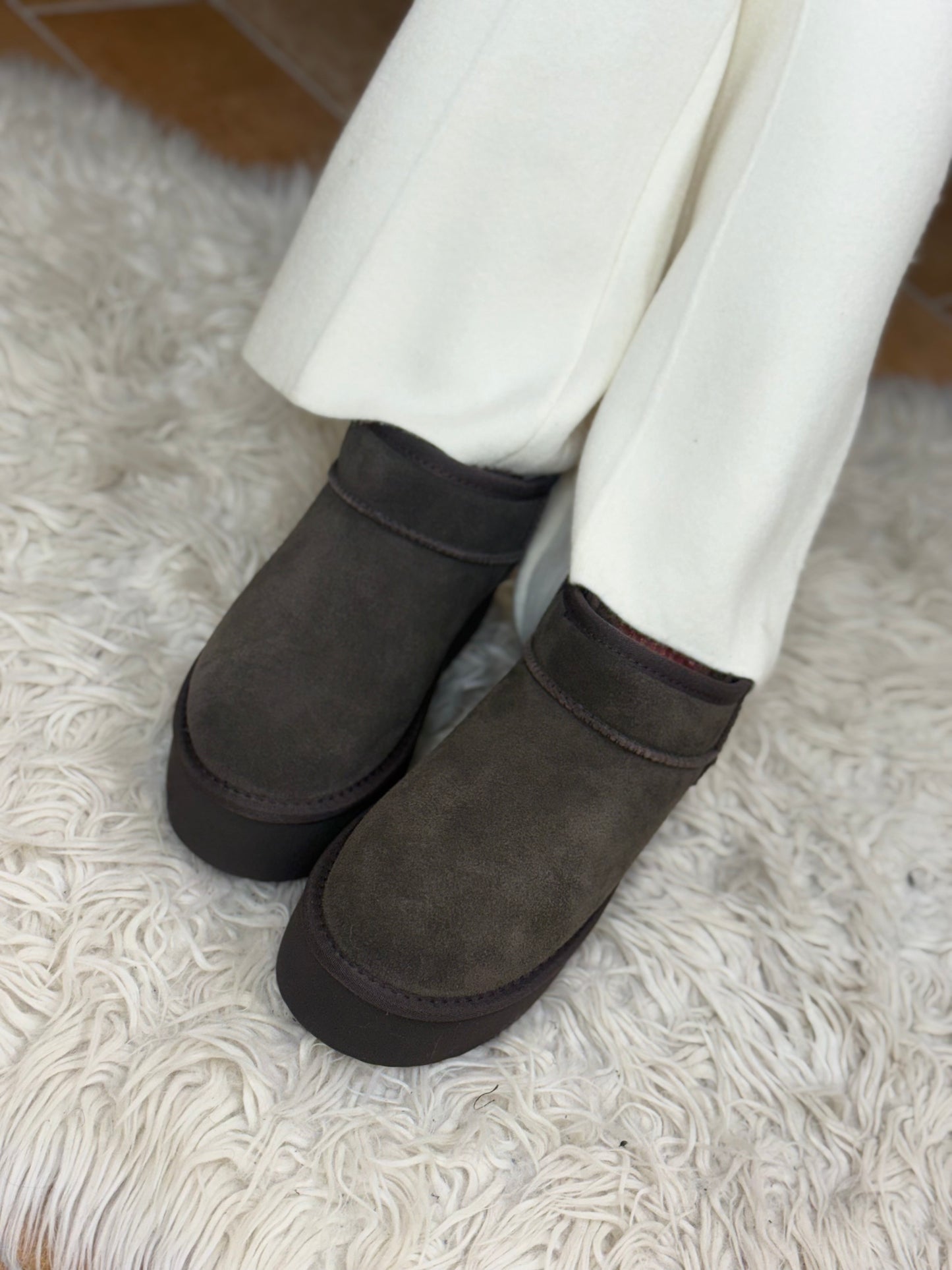 Ovyé stivaletto scavigliato in camoscio MORO