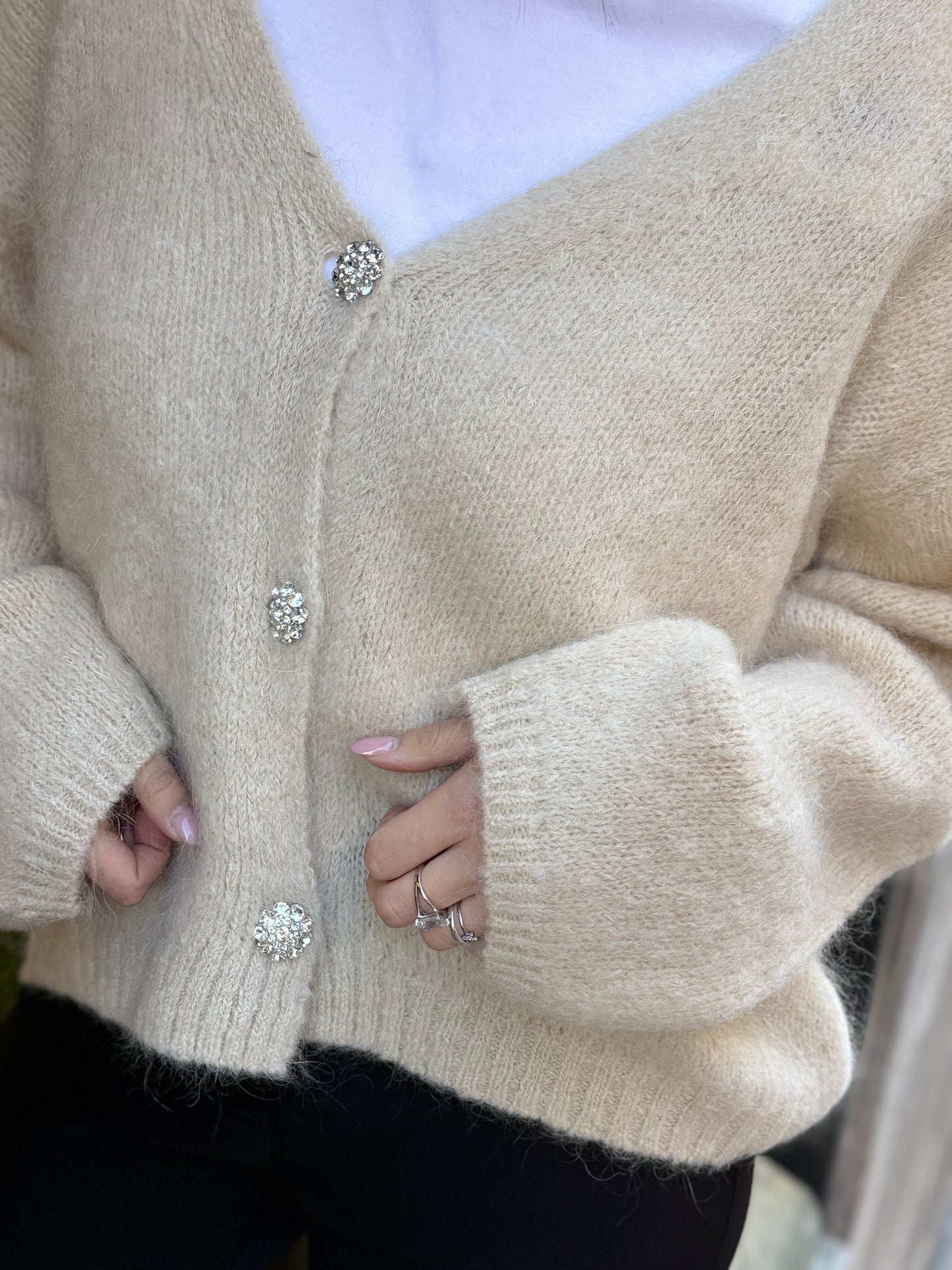 Cardigan ISABELLE scollo a V con bottoni gioiello BURRO