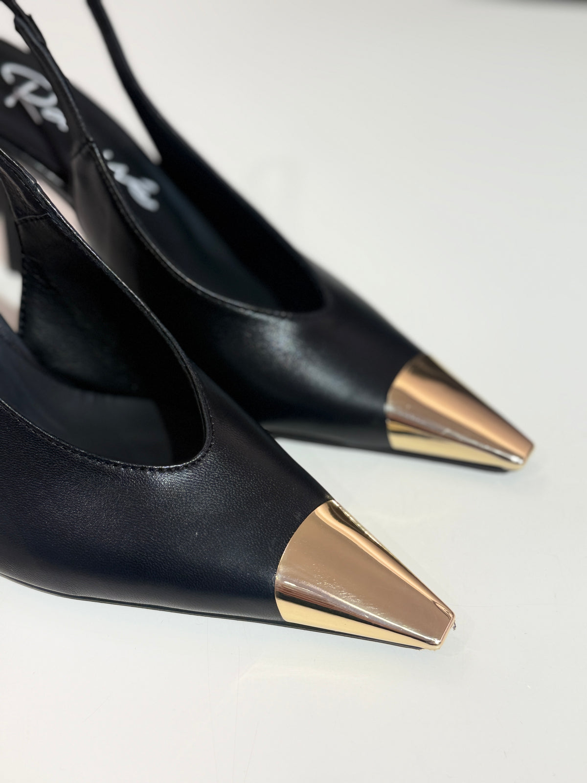 Slingback in pelle NERA con puntale ORO