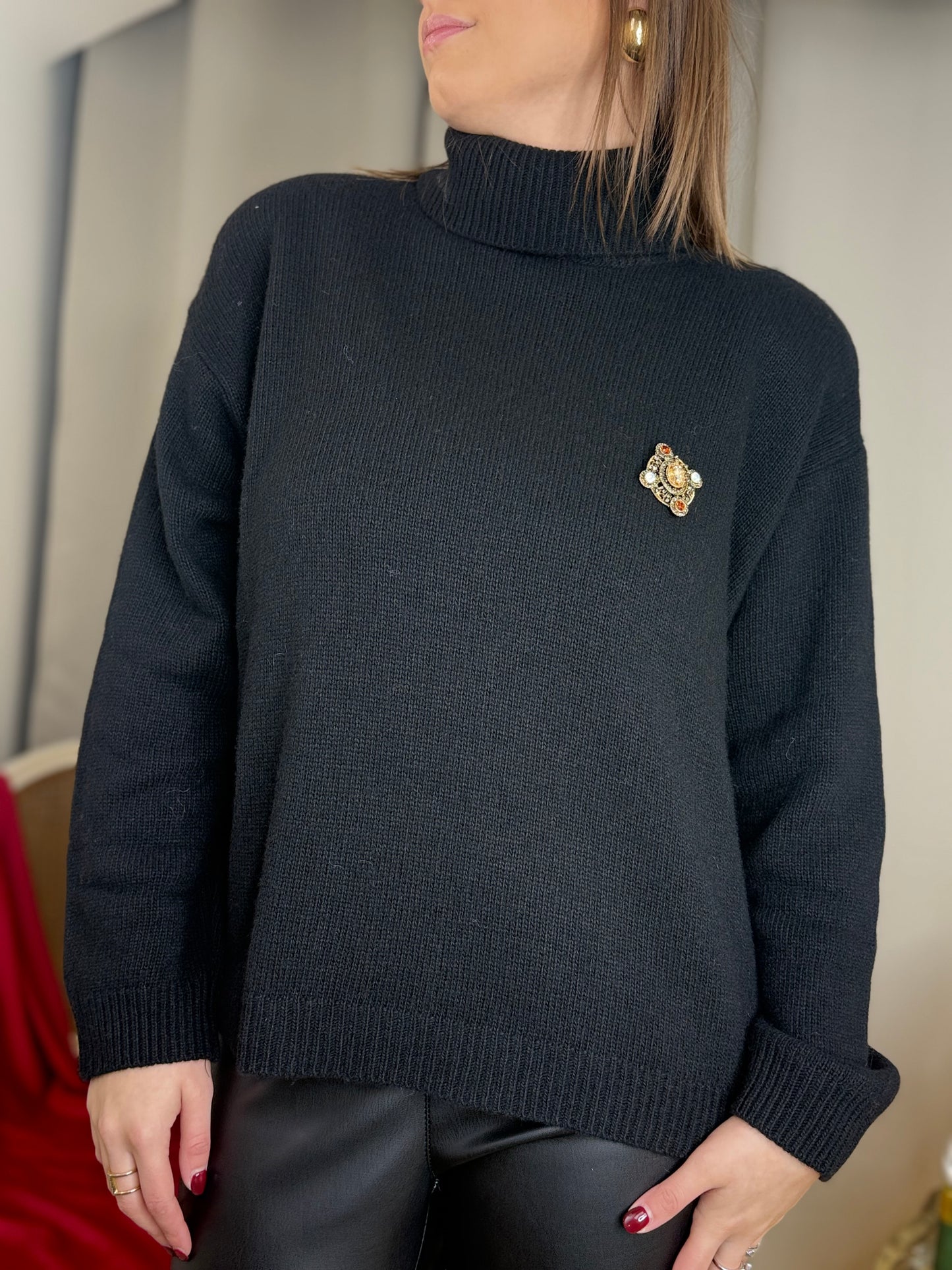 Tensione in Dolcevita NERO con spille