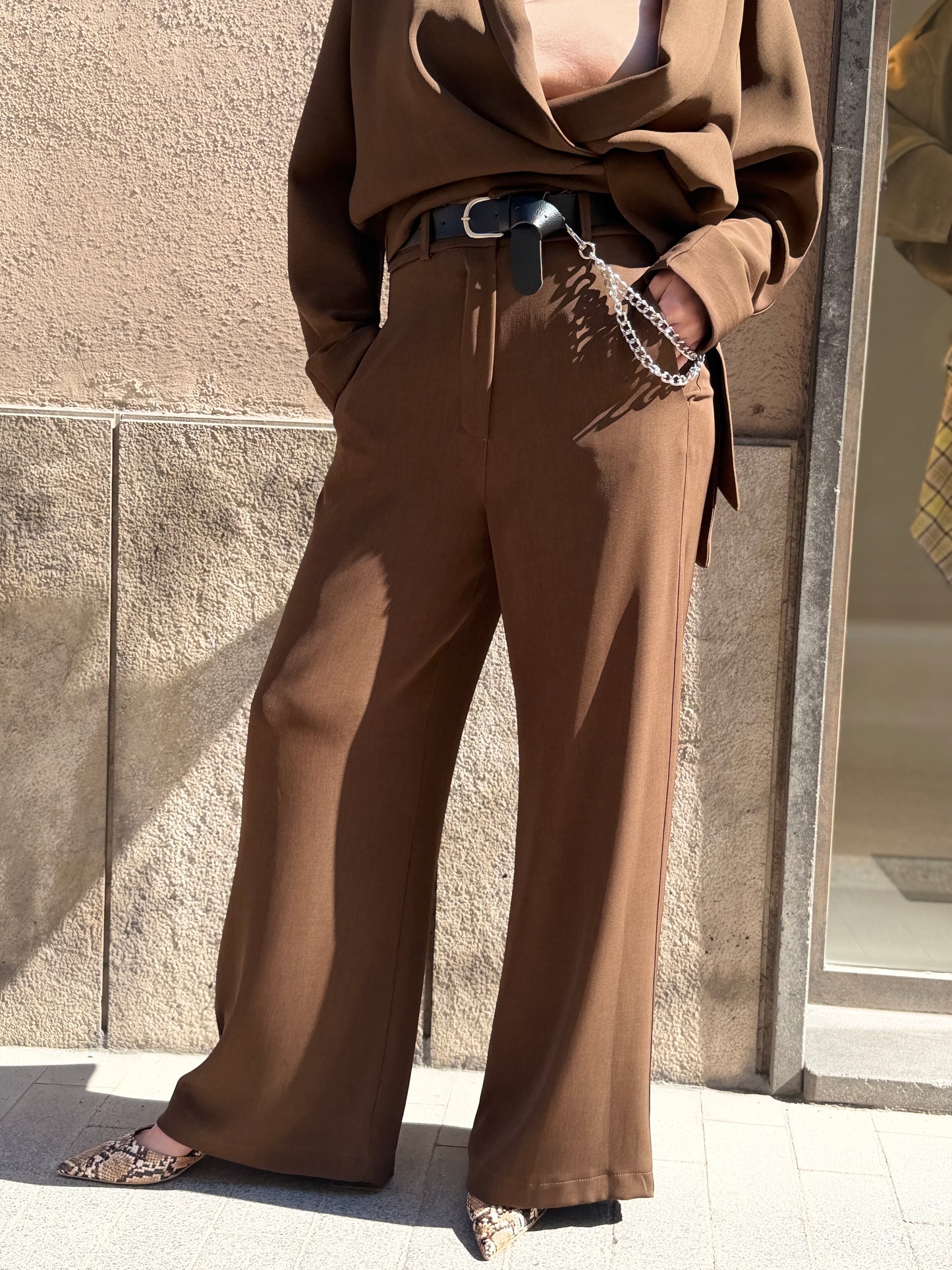 Haveone Pantalone con cintura e catena BROWN