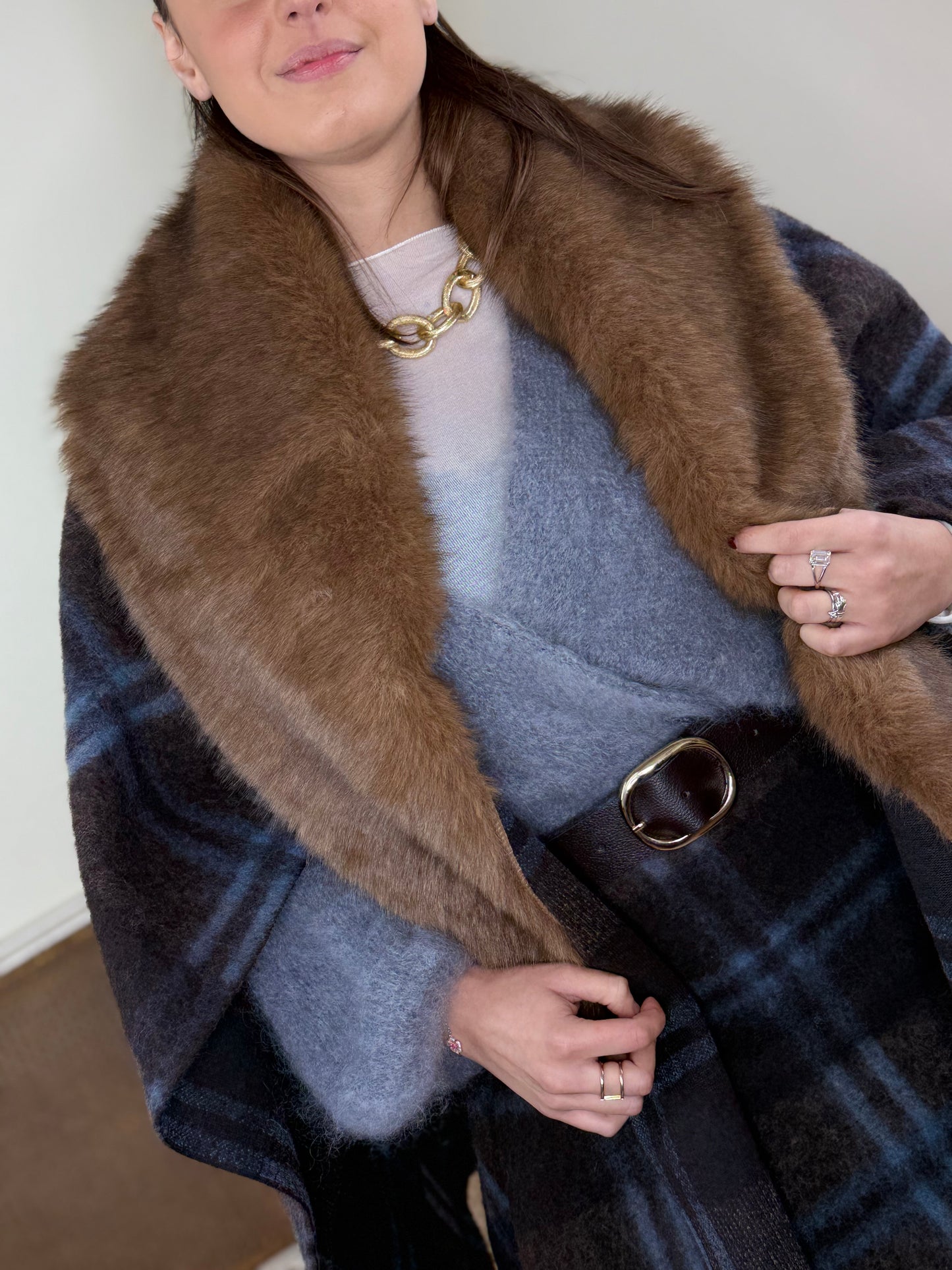 Mantella in lana check con collo ecopelliccia