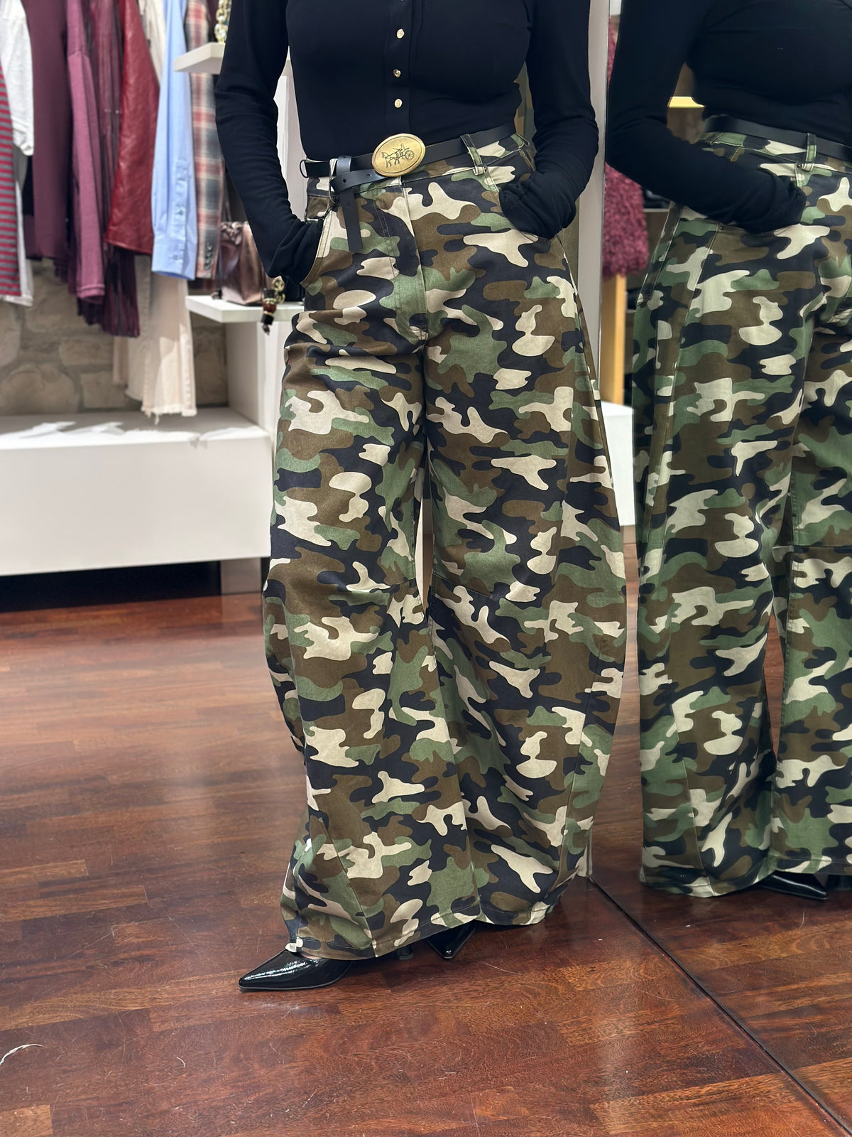 Tensione in pantalone camouflage cintura carrozza