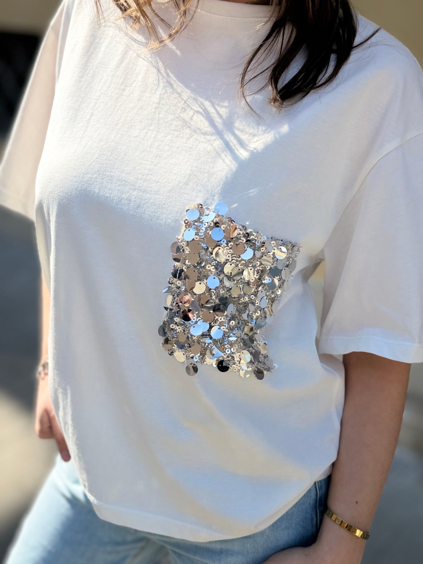 Tensione in T-shirt taschino paillettes