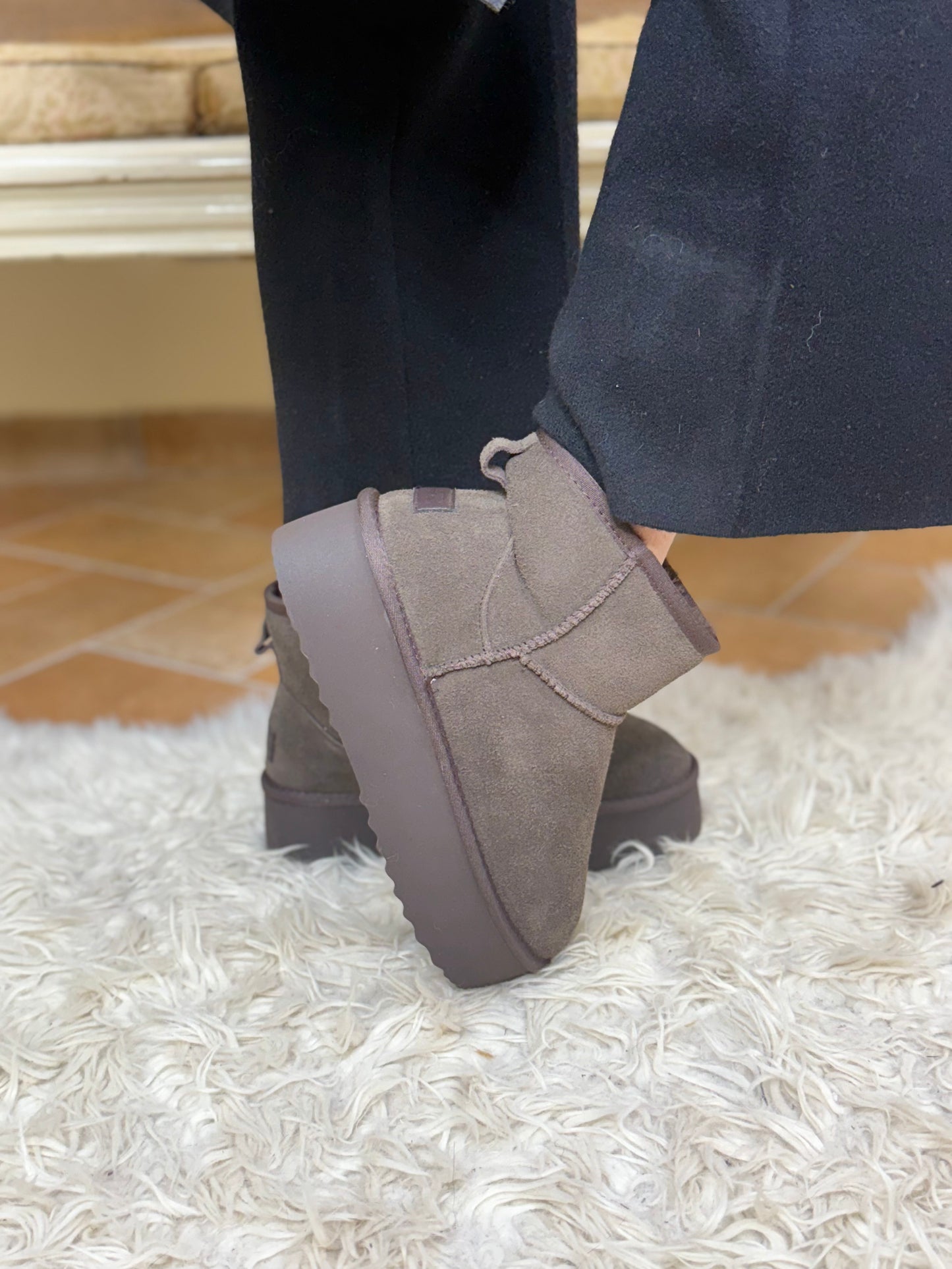 Ovyé stivaletto in camoscio MORO