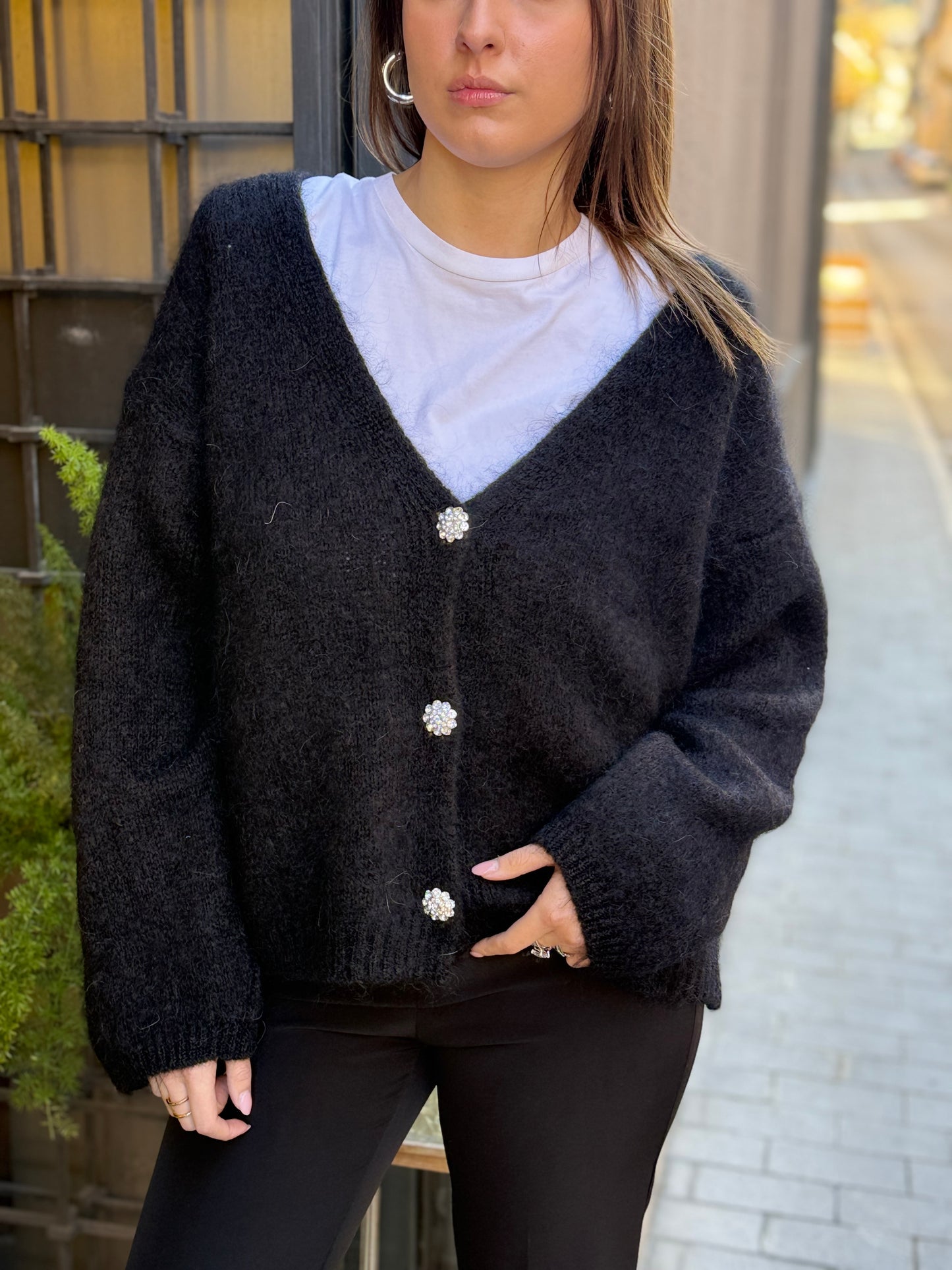 Cardigan ISABELLE scollo a V con bottoni gioiello NERO