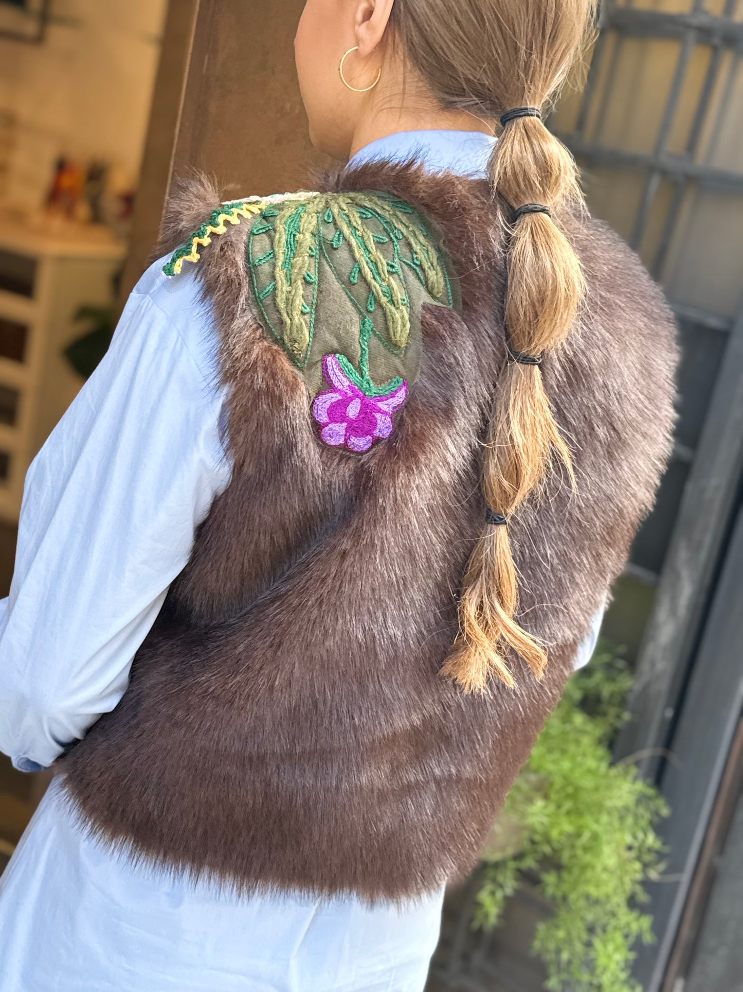 Tensione In Gilet ecopelliccia con ricami
