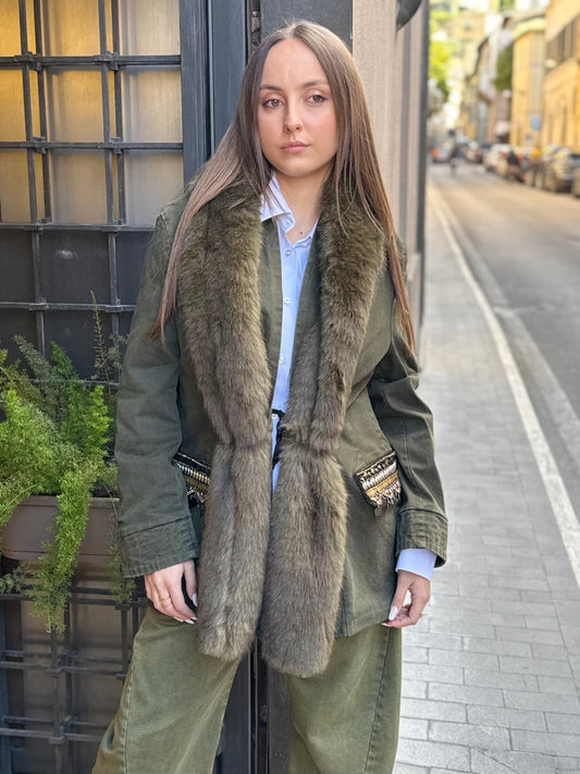 Tensione in giacca over interno trapuntato collo eco-pelliccia MILITARE