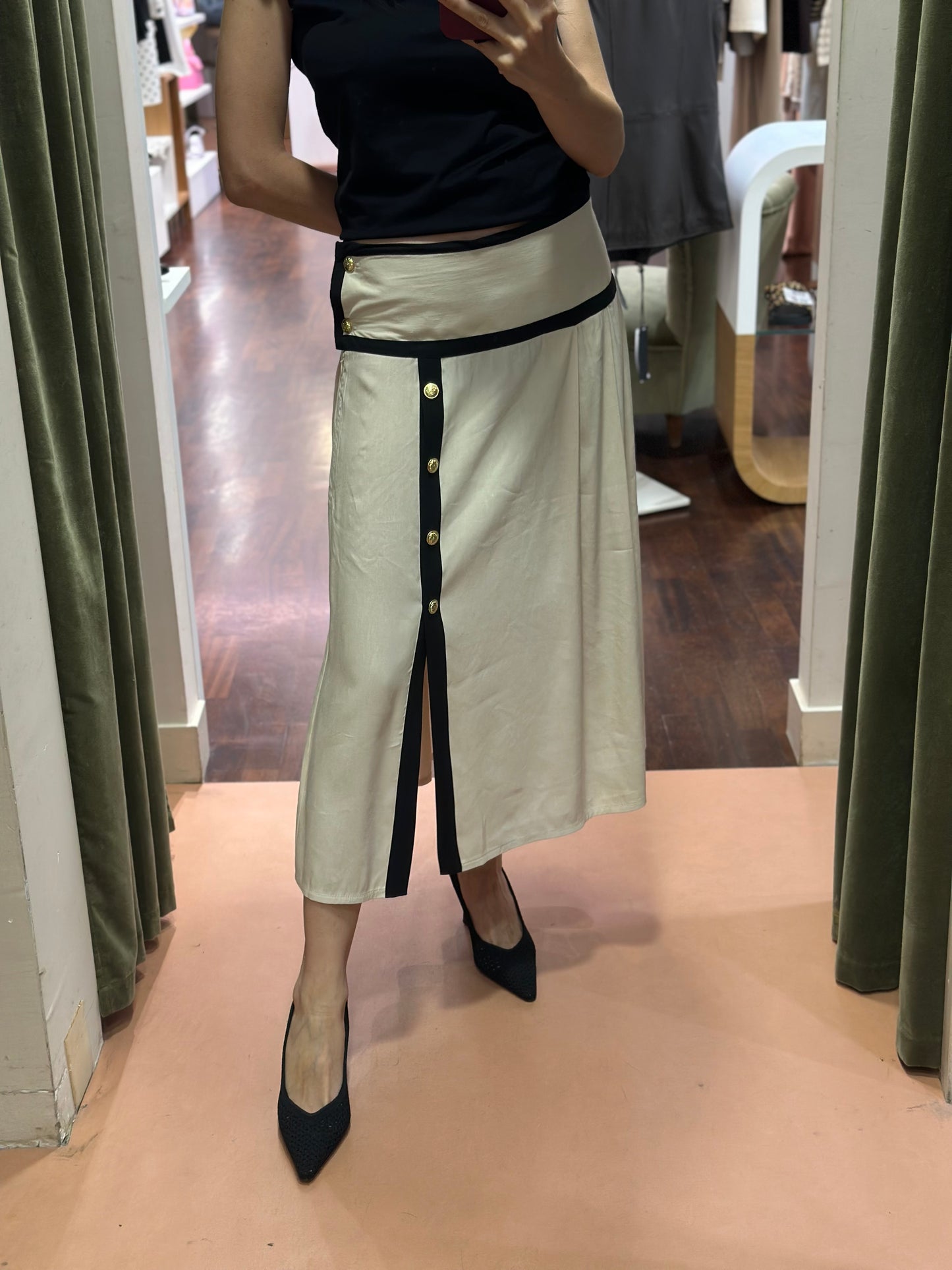 Tensione in Gonna bottoni oro Beige/Nero